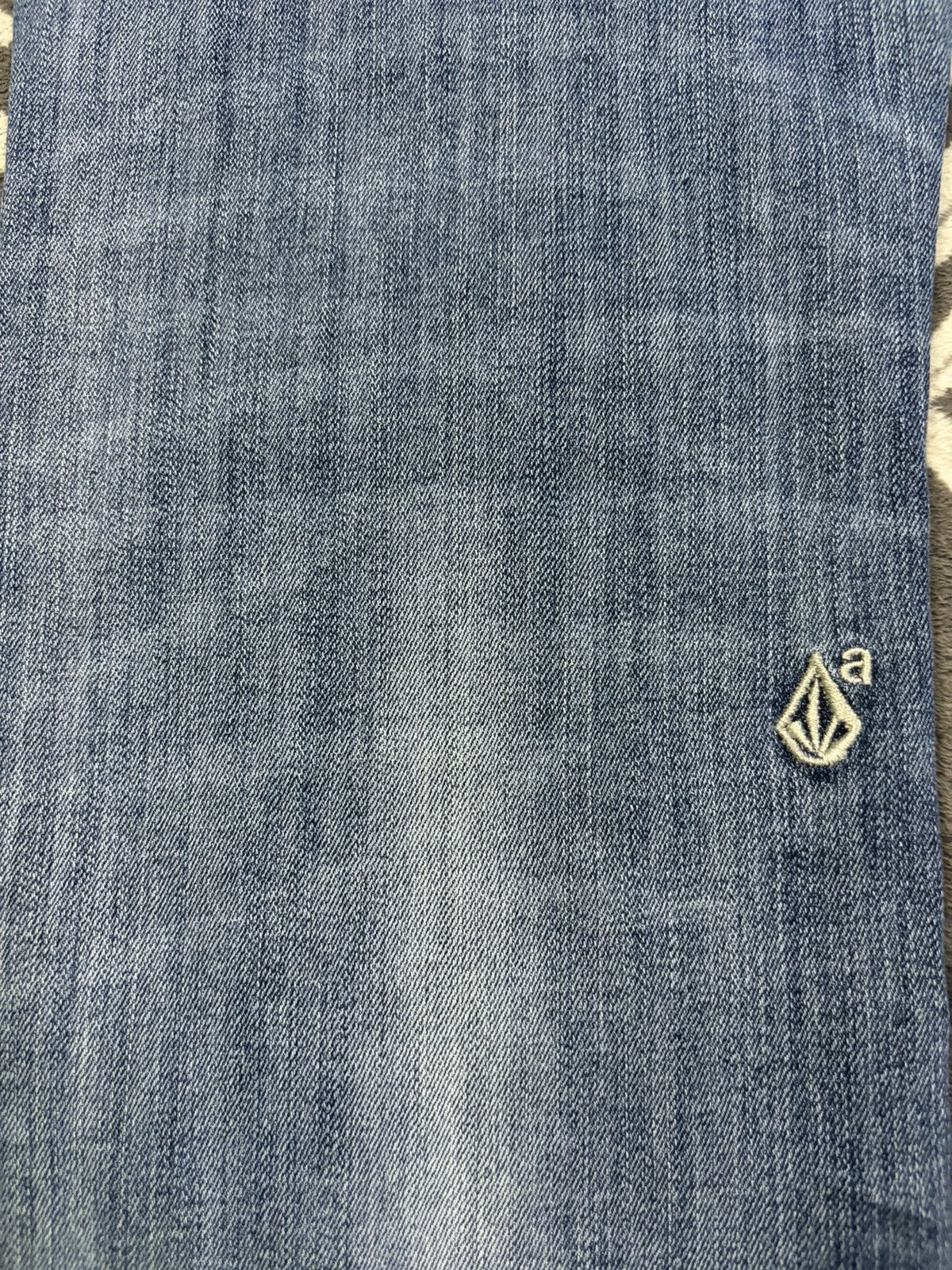 Volcom Vintage Volcom Small Logo Embroidered Regular Straight Jeans Size US 32 / EU 48 - 14 Thumbnail