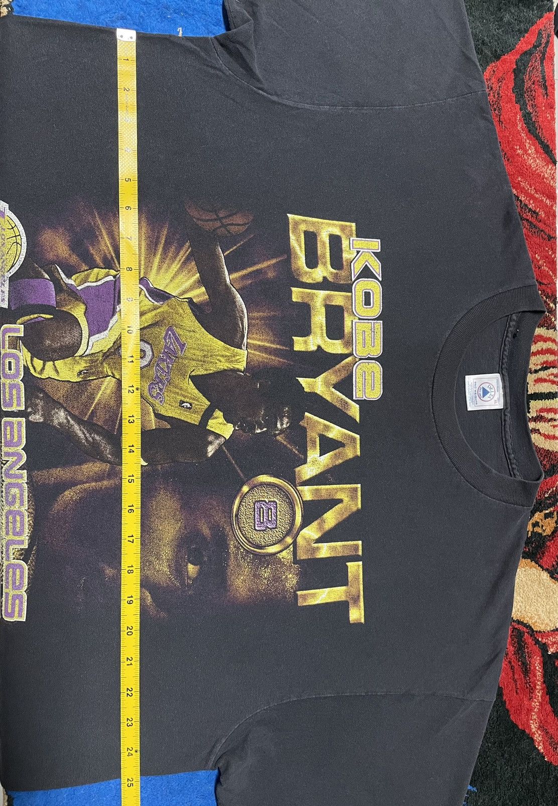 NBA × Vintage Vintage NBA Kobe Bryant Coin T-Shirt. Size US XL / EU 56 / 4 - 7 Thumbnail