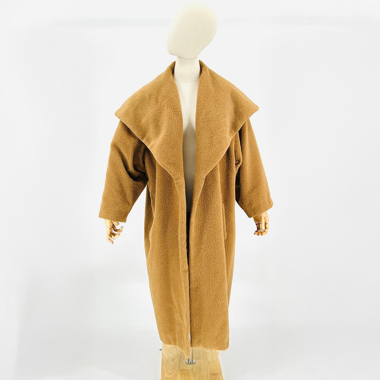 Vintage Vintage 1950s Royal Alpaca Camel Oversized Shawl Collar Coat Size M / US 6-8 / IT 42-44 - 1 Thumbnail