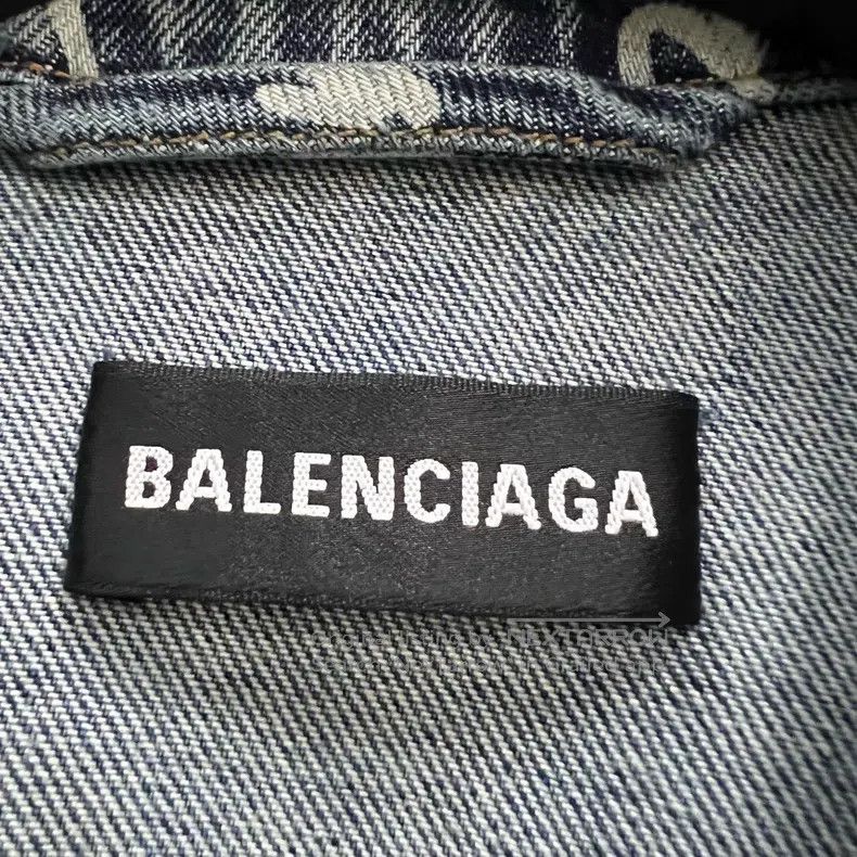Balenciaga Balenciaga Full Print Logo Denim Jacket Size US S / EU 44-46 / 1 - 3 Thumbnail