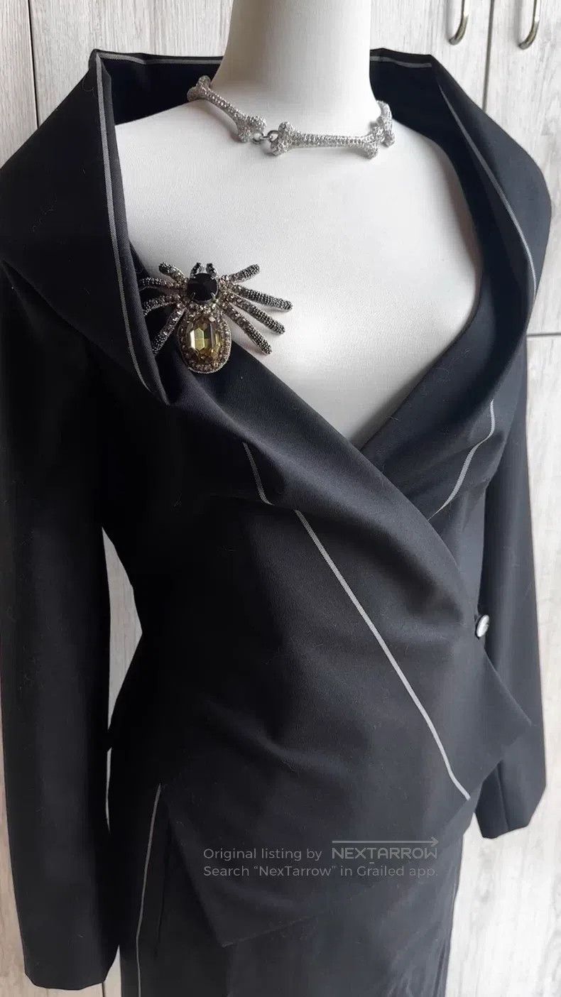 Vivienne Westwood Vivienne Westwood Black large V-neck suit, 100% wool Size M / US 6-8 / IT 42-44 - 5 Thumbnail