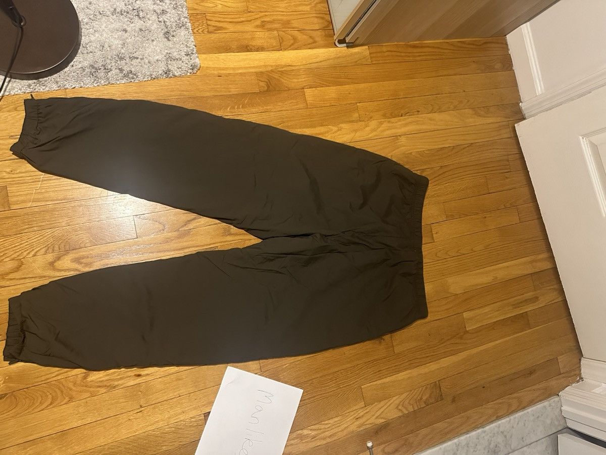 Essentials × Fear of God Fear of God Essentials Nylon Joggers Size US 32 / EU 48 - 3 Thumbnail