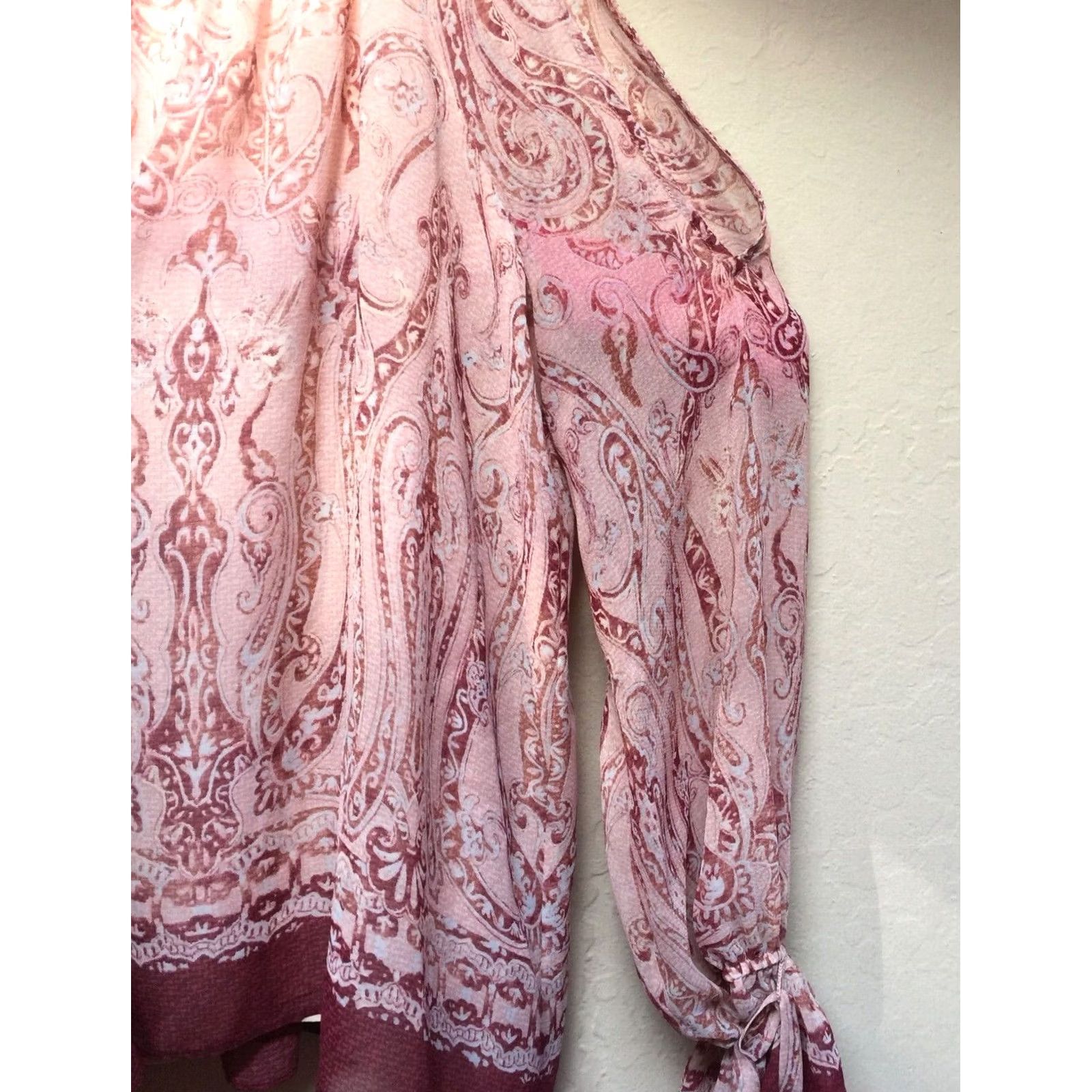 Bcbgmaxazria BCBGMAXAZRIA Women Blouse Small Floral Paisley Cold Shoulder Top Size S / US 4 / IT 40 - 2 Thumbnail