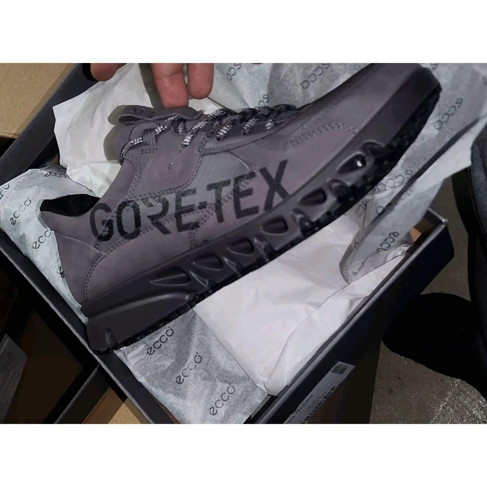 Ecco ECCO multi-vent Women's Nubuck Gore-Tex Outdoor Sneaker 9 Gray Size US 9 / IT 39 - 2 Thumbnail