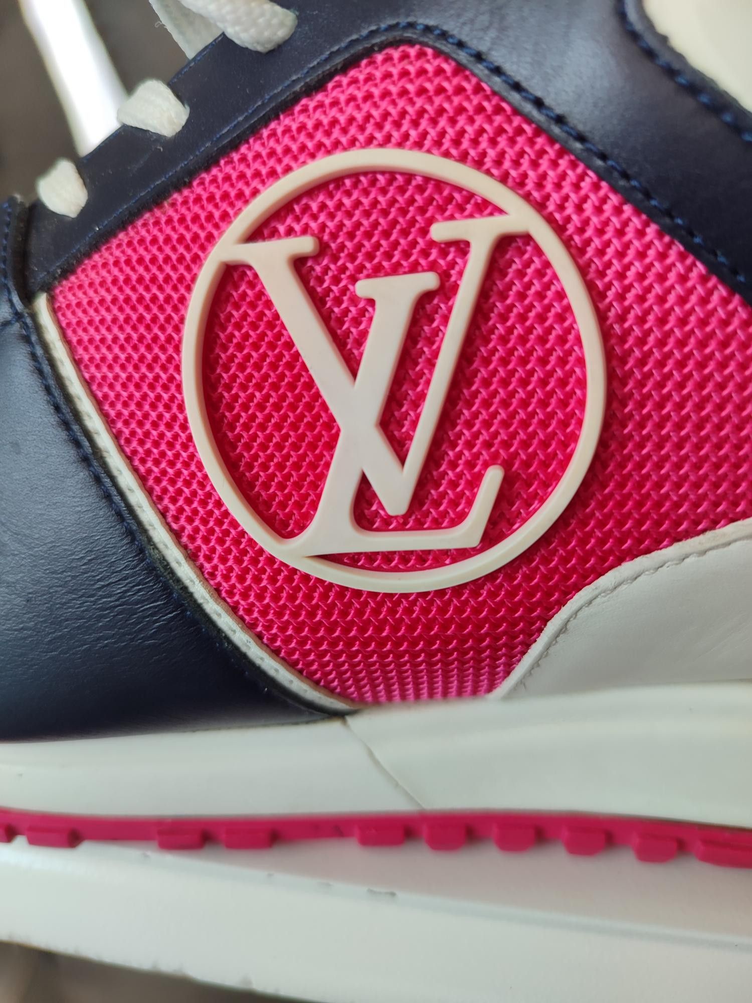 Louis Vuitton BASKETS LOUIS VUITTON RUN AWAY Size US 8 / IT 38 - 14 Thumbnail