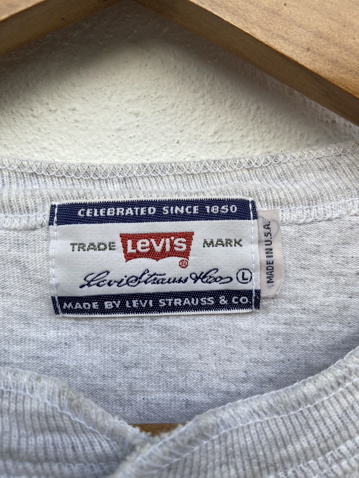 Levi's 🔥 Vtg 90s Vintage Levis t shirt long sleeve single stitch Size US L / EU 52-54 / 3 - 6 Thumbnail