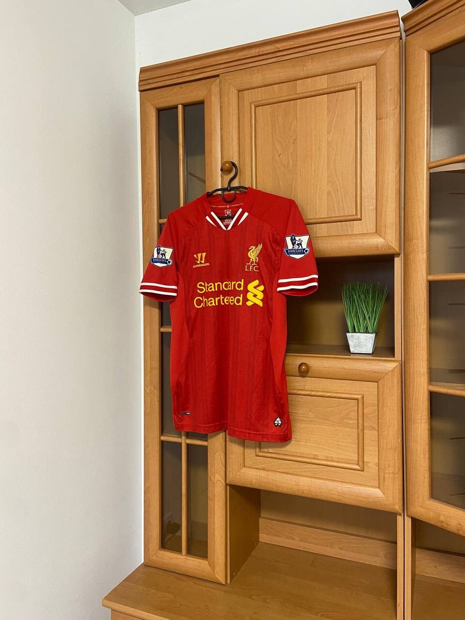 Warrior Warrior Liverpool Premier League Gerrard #8 Red Jersey Size US S / EU 44-46 / 1 - 2 Thumbnail
