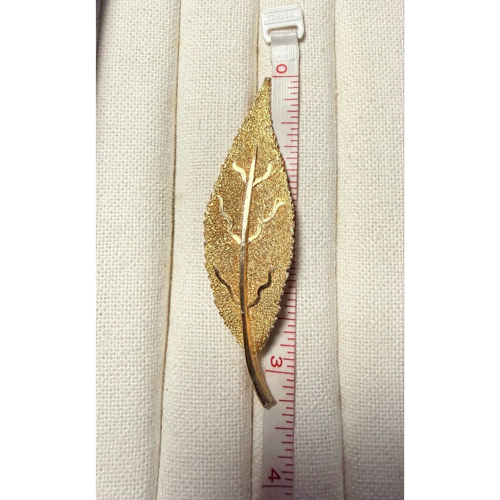 Vintage Vintage 1960s BSK Gold Tone Textured Leaf Brooch Pin Nature Size ONE SIZE - 3 Thumbnail