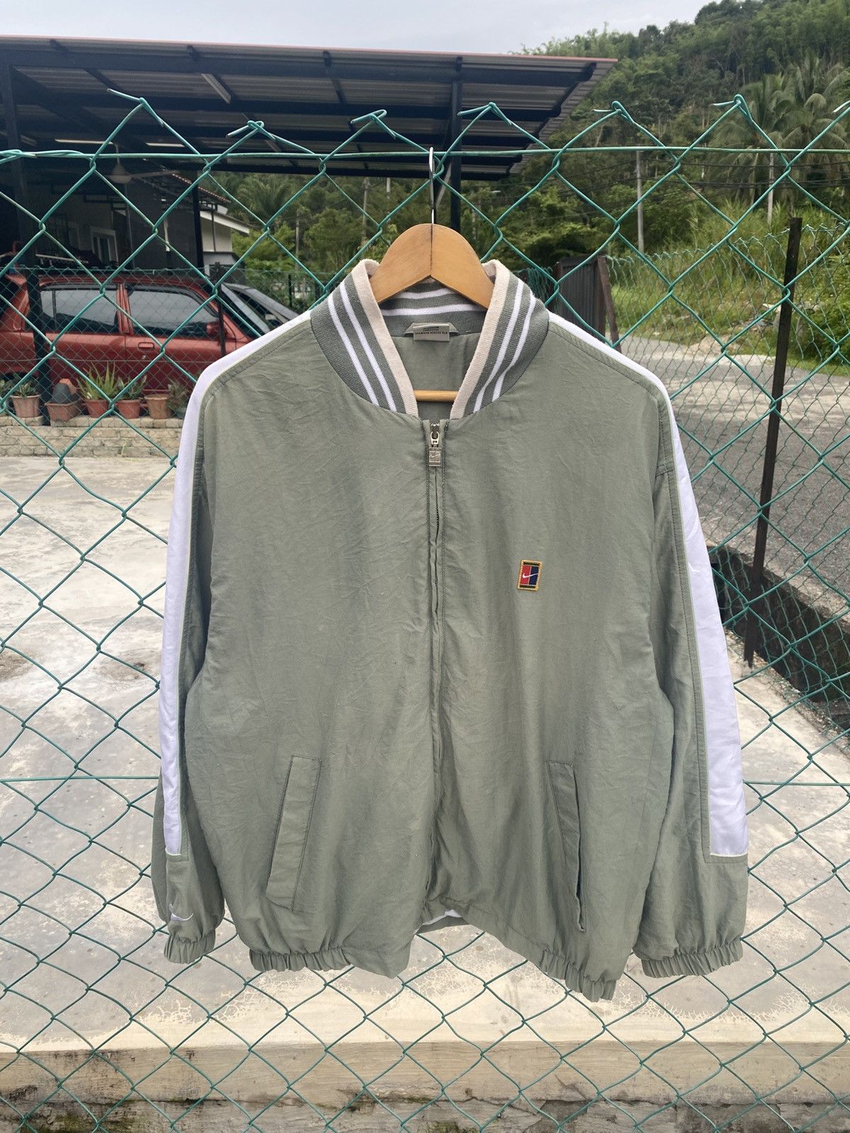 Nike Distressed Vintage 90’s Nike court thermal jacket Size US L / EU 52-54 / 3 - 1 Thumbnail