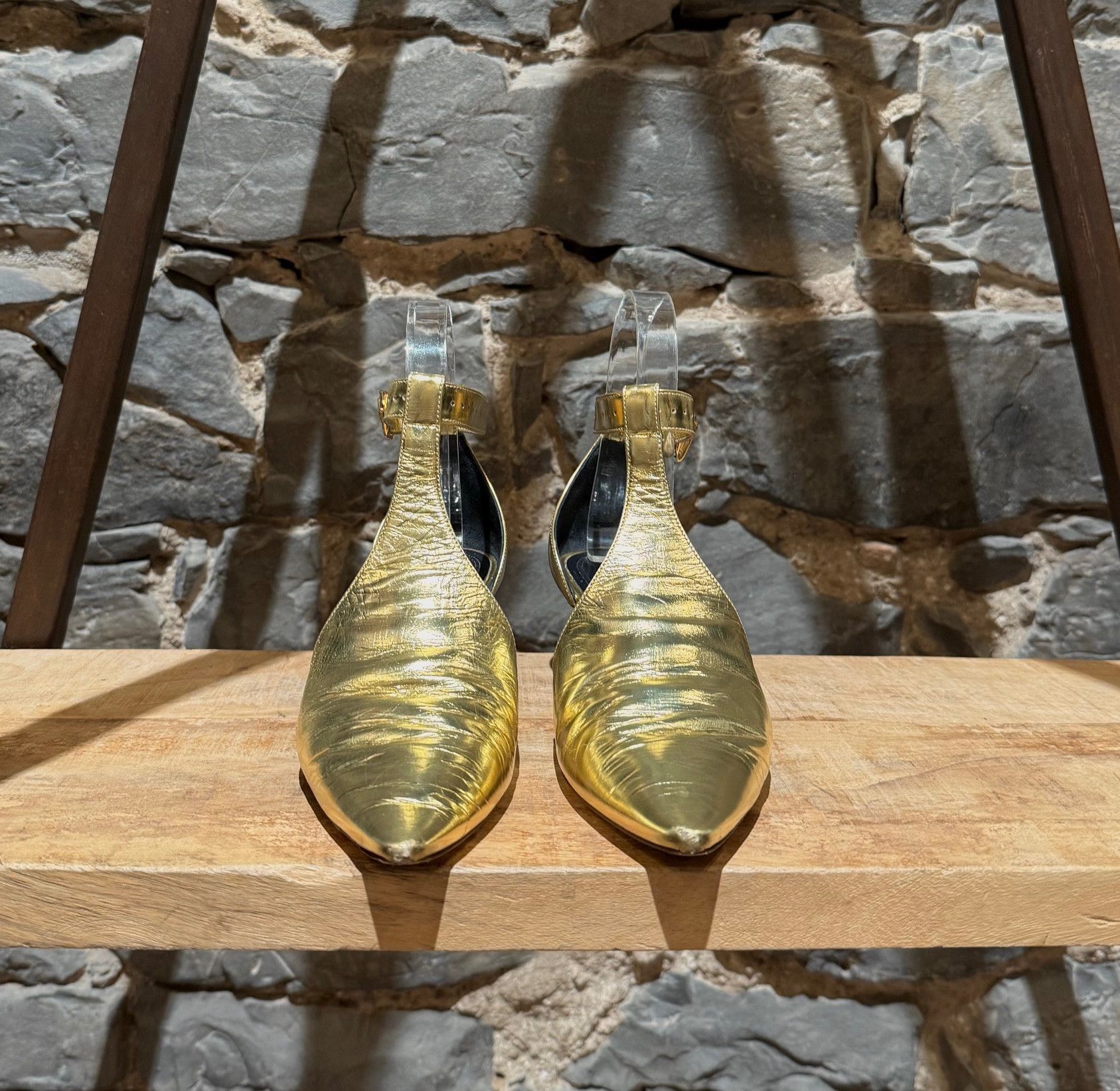 Celine Céline Metallic Gold T-strap Pointy Pumps Size US 5 / IT 35 - 3 Thumbnail