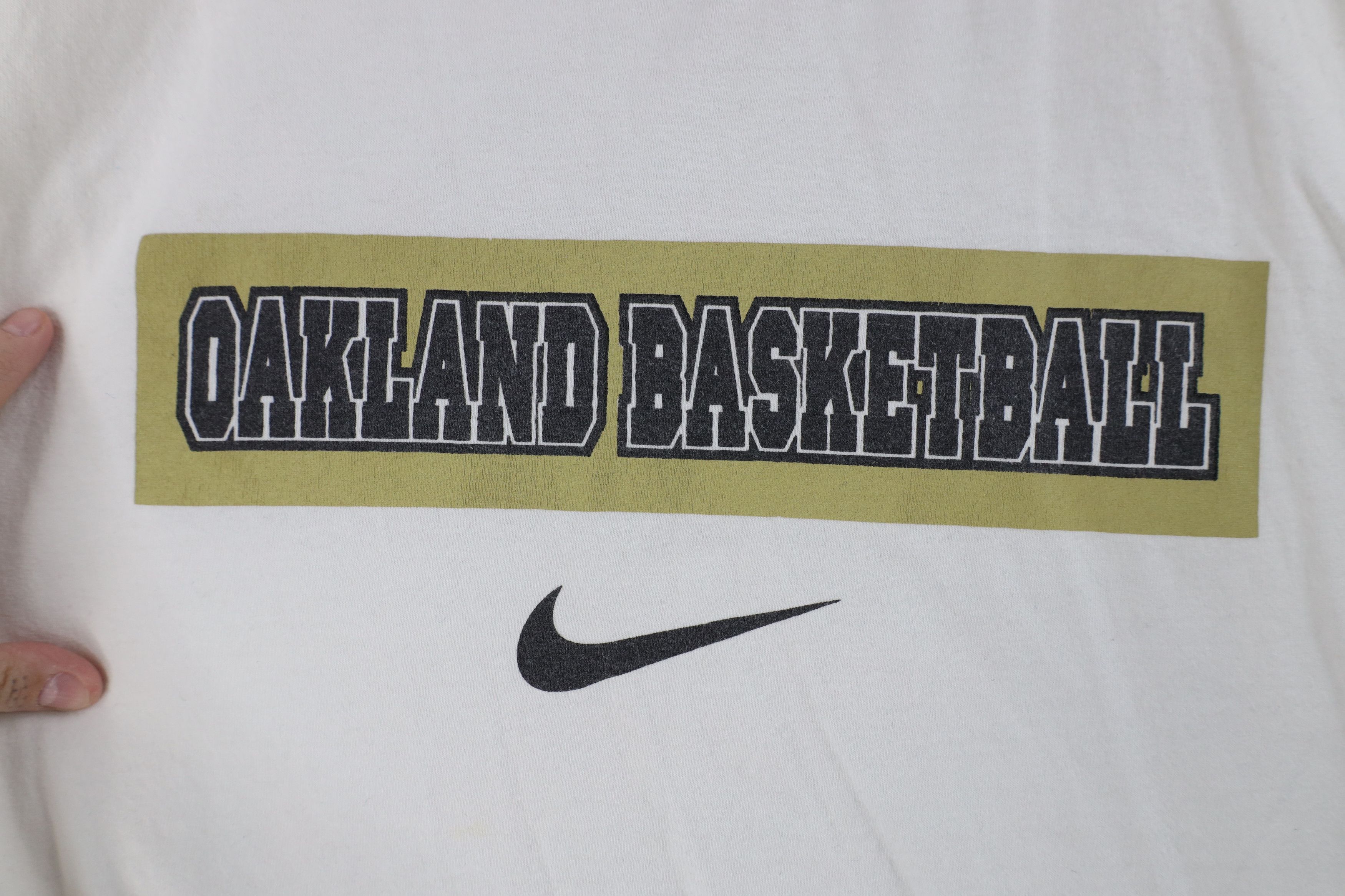 Nike Vintage Nike Swoosh Okland University Basketball T-Shirt Size US L / EU 52-54 / 3 - 4 Thumbnail