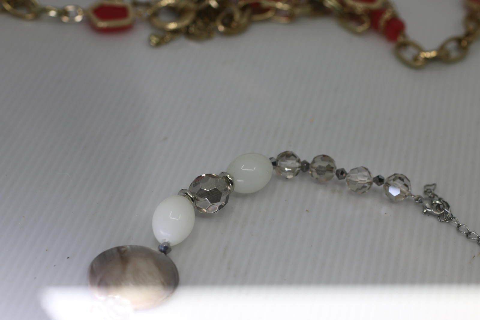 Unknown London Vintage Neutral Beaded Necklace Clear Crystal White Beads Size ONE SIZE - 4 Thumbnail