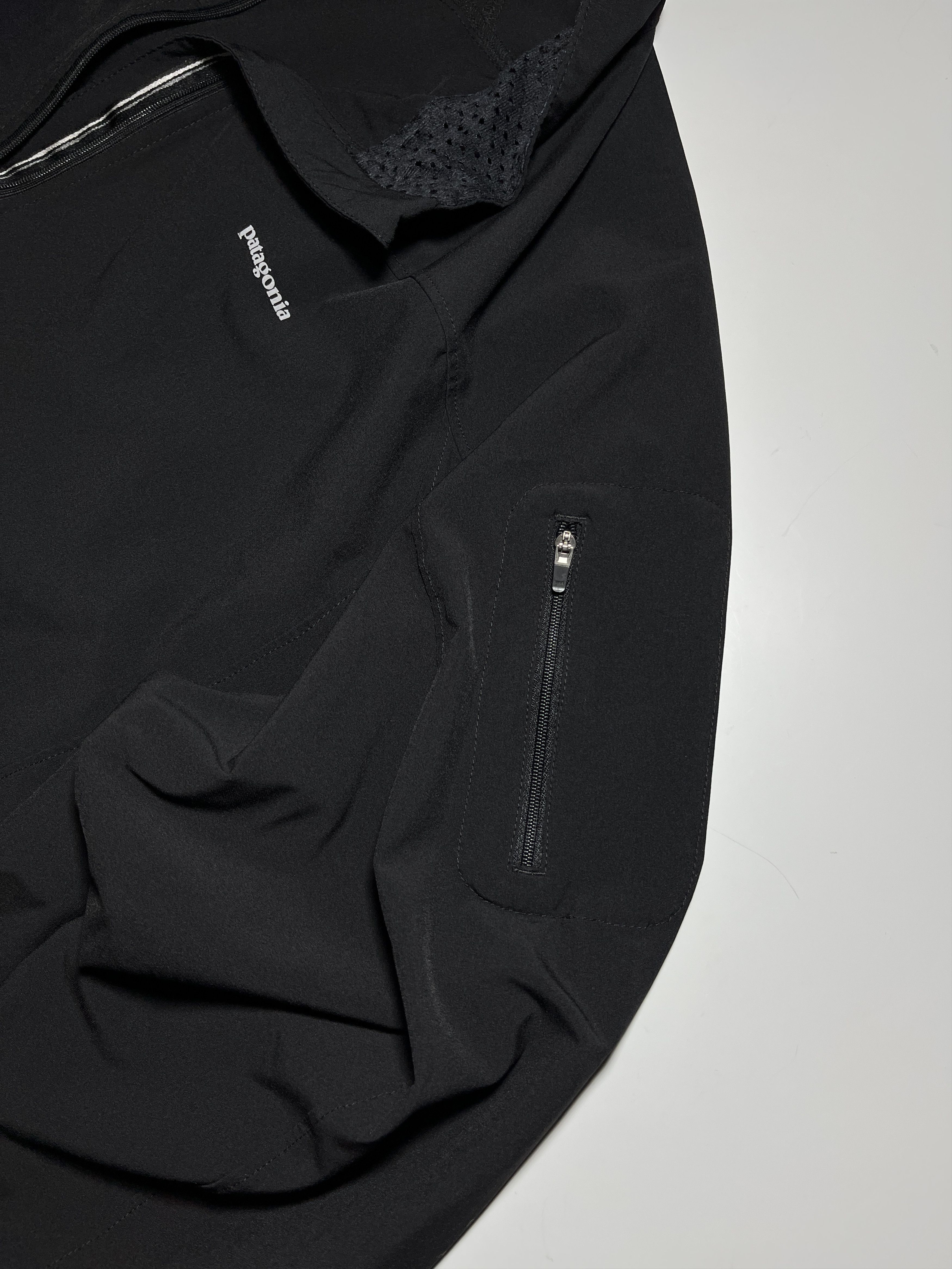 Patagonia Patagonia Reflective Logos Black Lightweight Running Jacket Size US XL / EU 56 / 4 - 11 Thumbnail