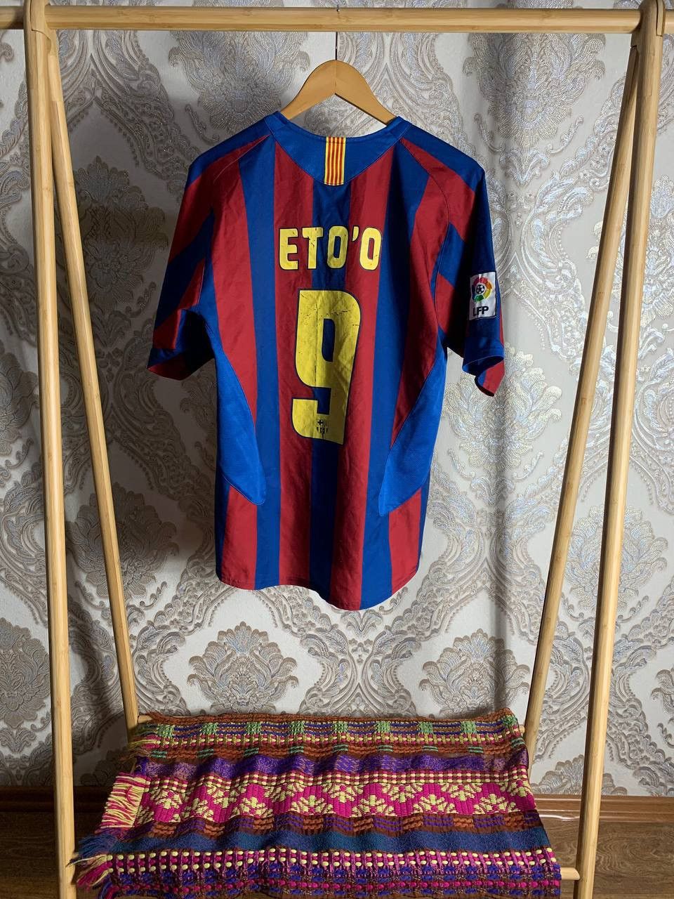 Nike VERY RARE NIKE FC BARCELONA SPAIN SOCCER JERSEY RETRO 90s Size US L / EU 52-54 / 3 - 1 Thumbnail