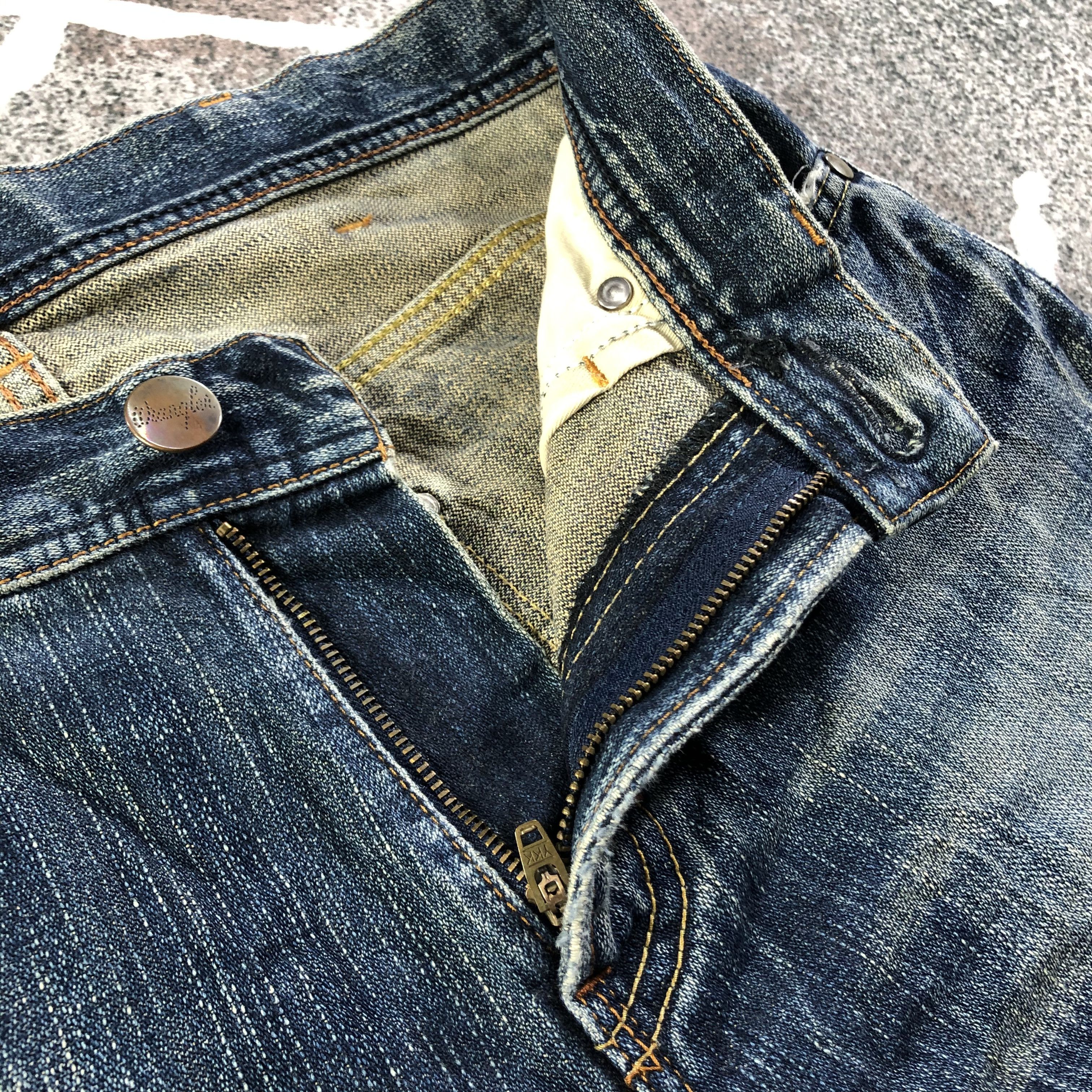 Vintage Vintage Wrangler Jeans Faded Blue Distressed Denim KJ2086 Size US 30 / EU 46 - 5 Thumbnail