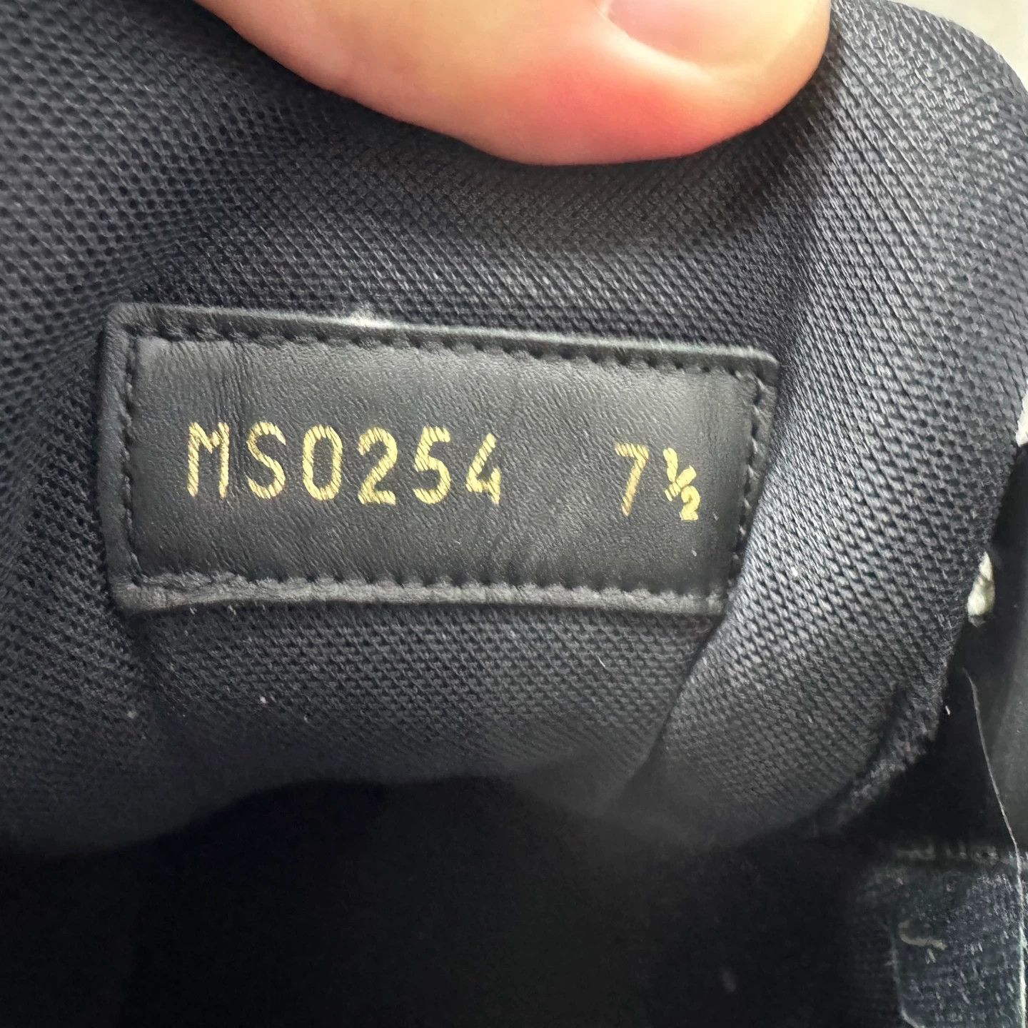 Louis Vuitton lv black & white trainer 7.5 Size US 7.5 / EU 40-41 - 5 Thumbnail