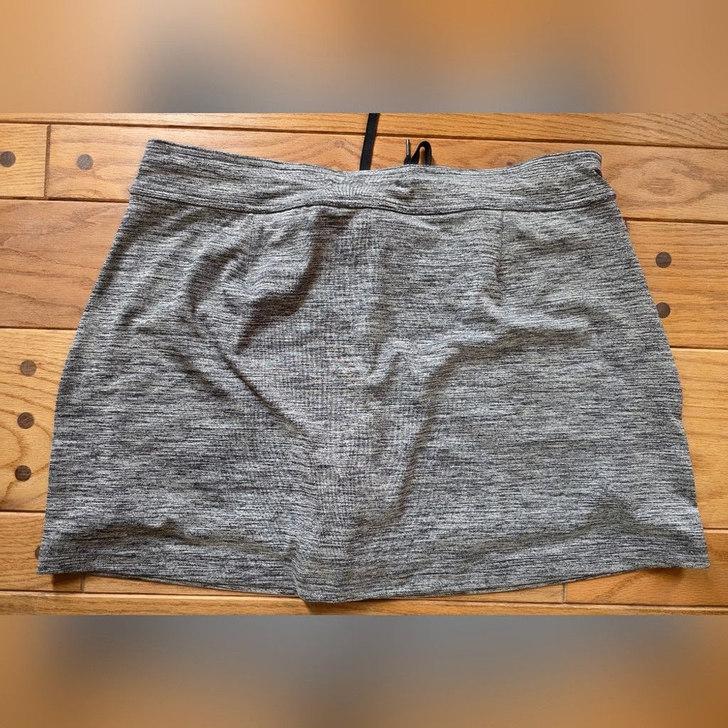Tek Gear Tek Gear Gray Women's Skort with Black Zipper Pocket Accents Size 38" / US 16 / IT 52 - 4 Thumbnail