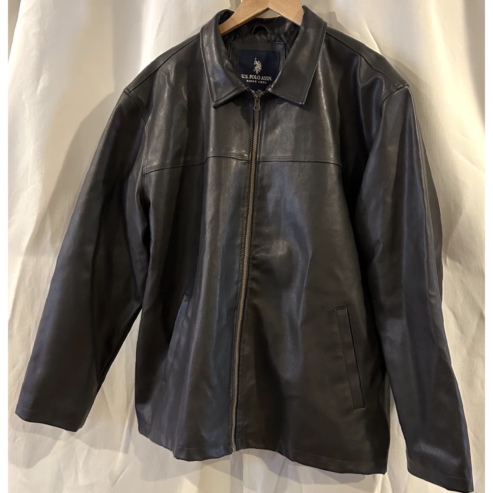 Vintage US Polo Assn Faux Leather Jacket Coat Black Men's 2XL Quilt Lining Zip Closure Mid-Length Lined Polyester Jacket Mens Black 2XL Size US XXL / EU 58 / 5 - 2 Thumbnail