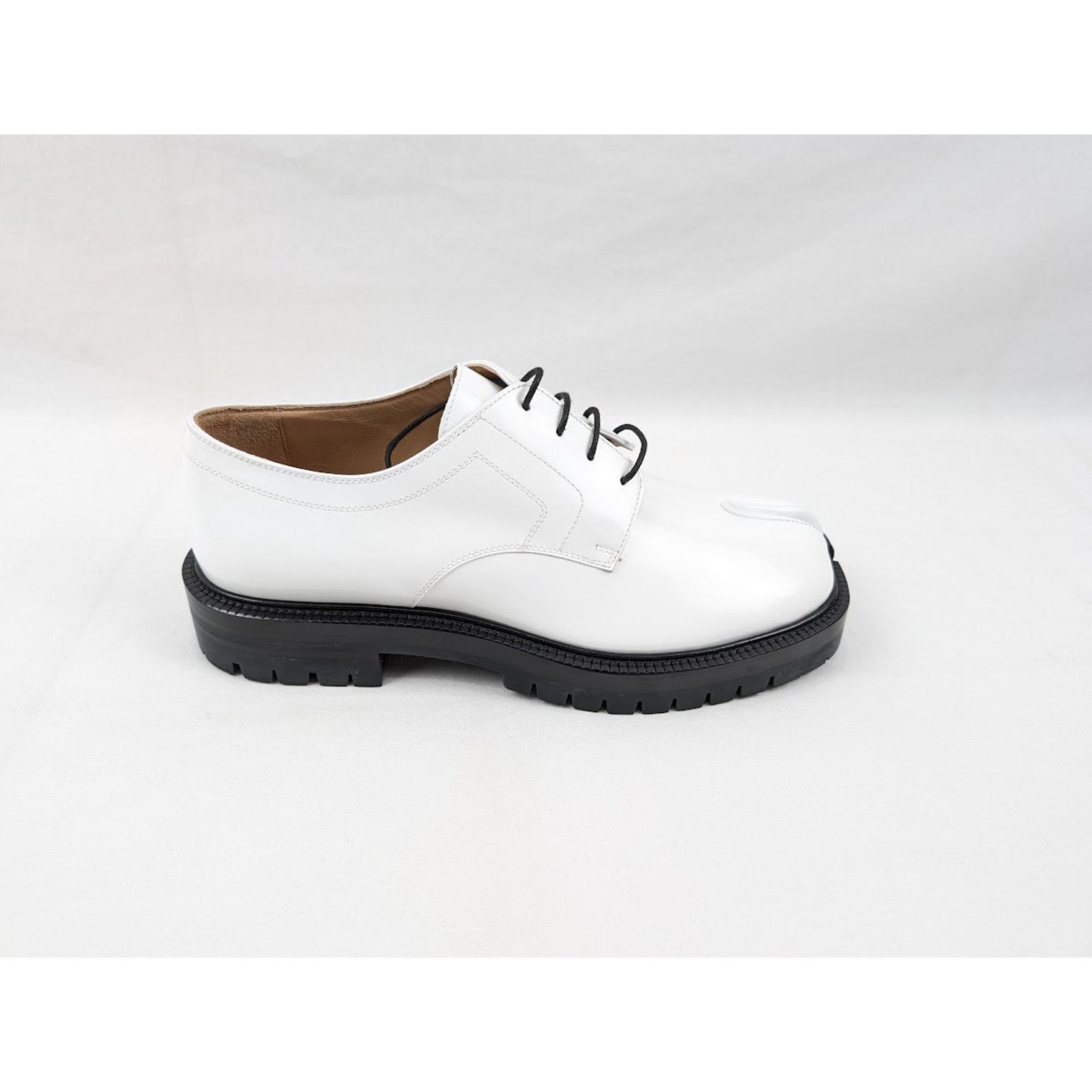 Maison Margiela o1rshd1 Laced Tabi Loafers in White Size US 11 / EU 44 - 1 Thumbnail
