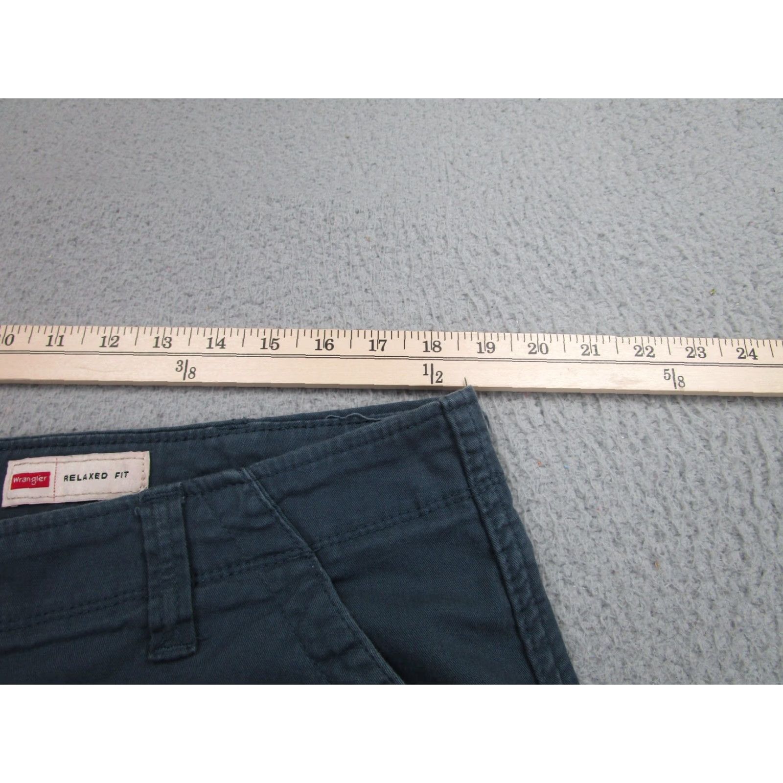 Wrangler Wrangler Shorts Mens 38 Gray Relaxed Fit Cargo Pockets Cotton Blend Casual Size US 38 / EU 54 - 2 Thumbnail