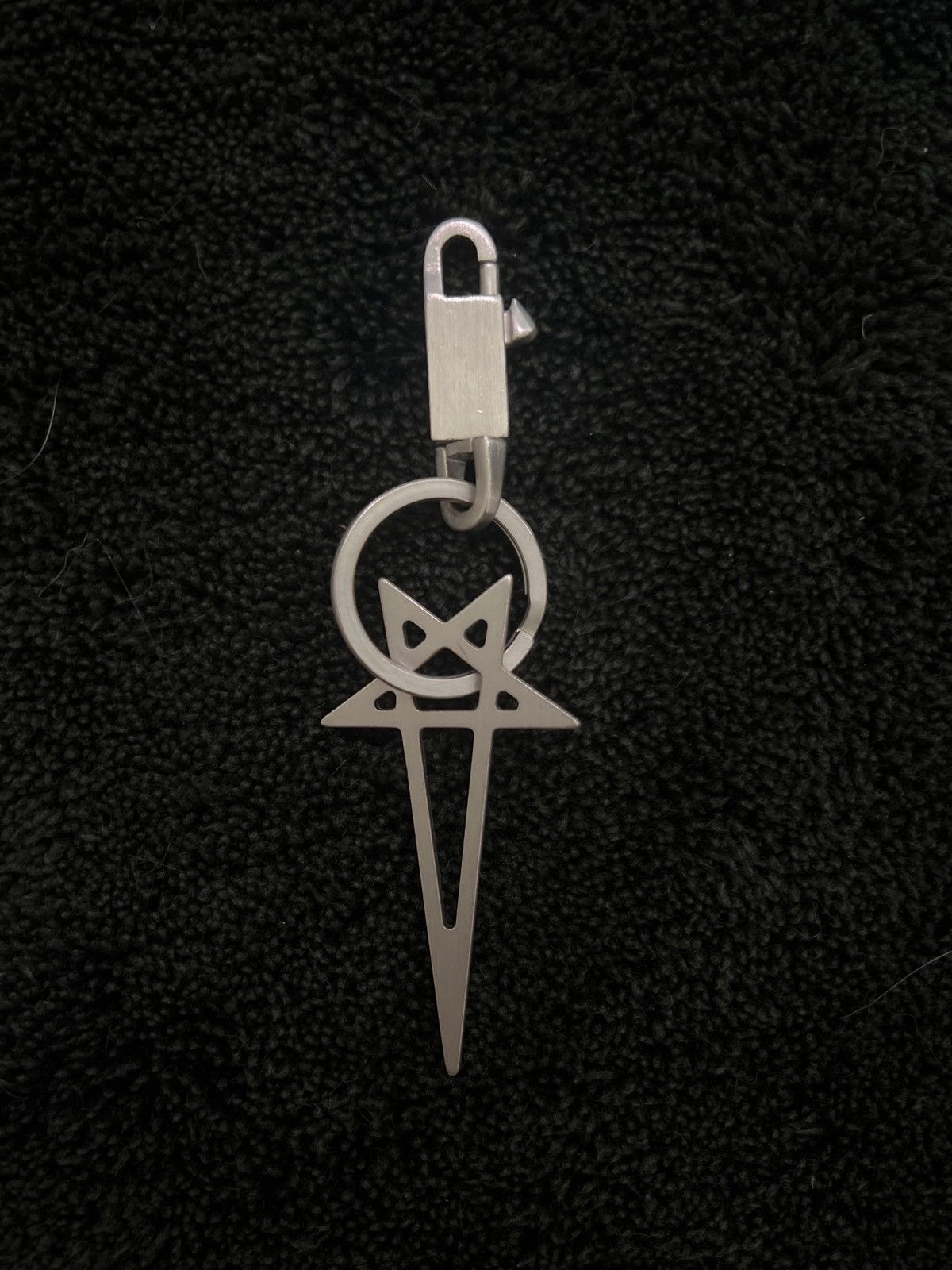 Rick Owens FW22 - Pentagram in Palladio Palladium Tone Brass Keychain |  Grailed