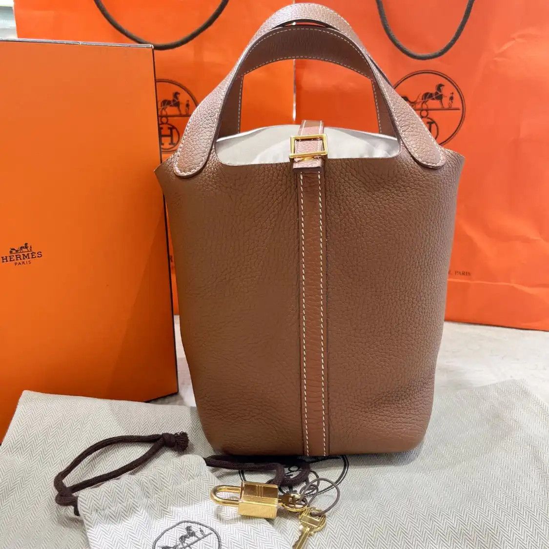Hermes Hermes Picotin Lock 18 Gold Brown Clemence cowhide leather picotin handbag gold Size ONE SIZE - 1 Thumbnail