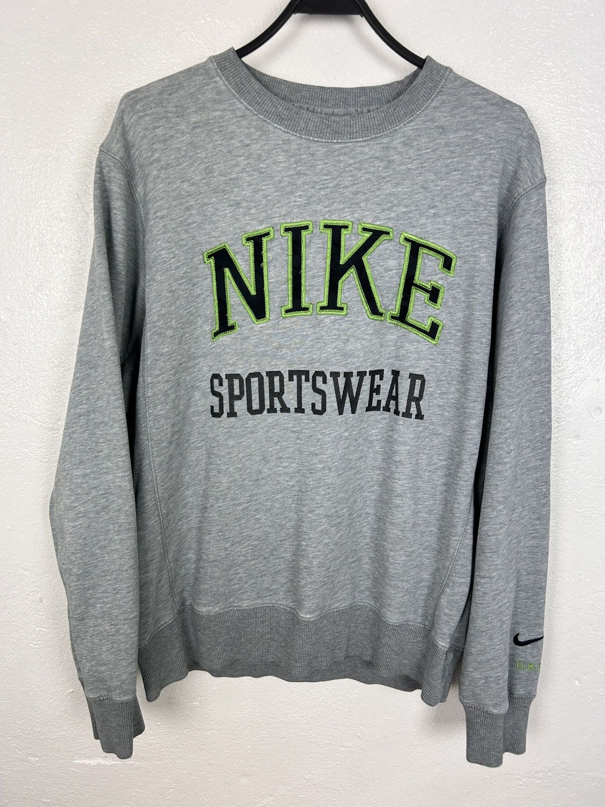 Nike 00s Vintage Nike Sportswear Y2K Center Logo Sweatshirt Size US M / EU 48-50 / 2 - 1 Thumbnail
