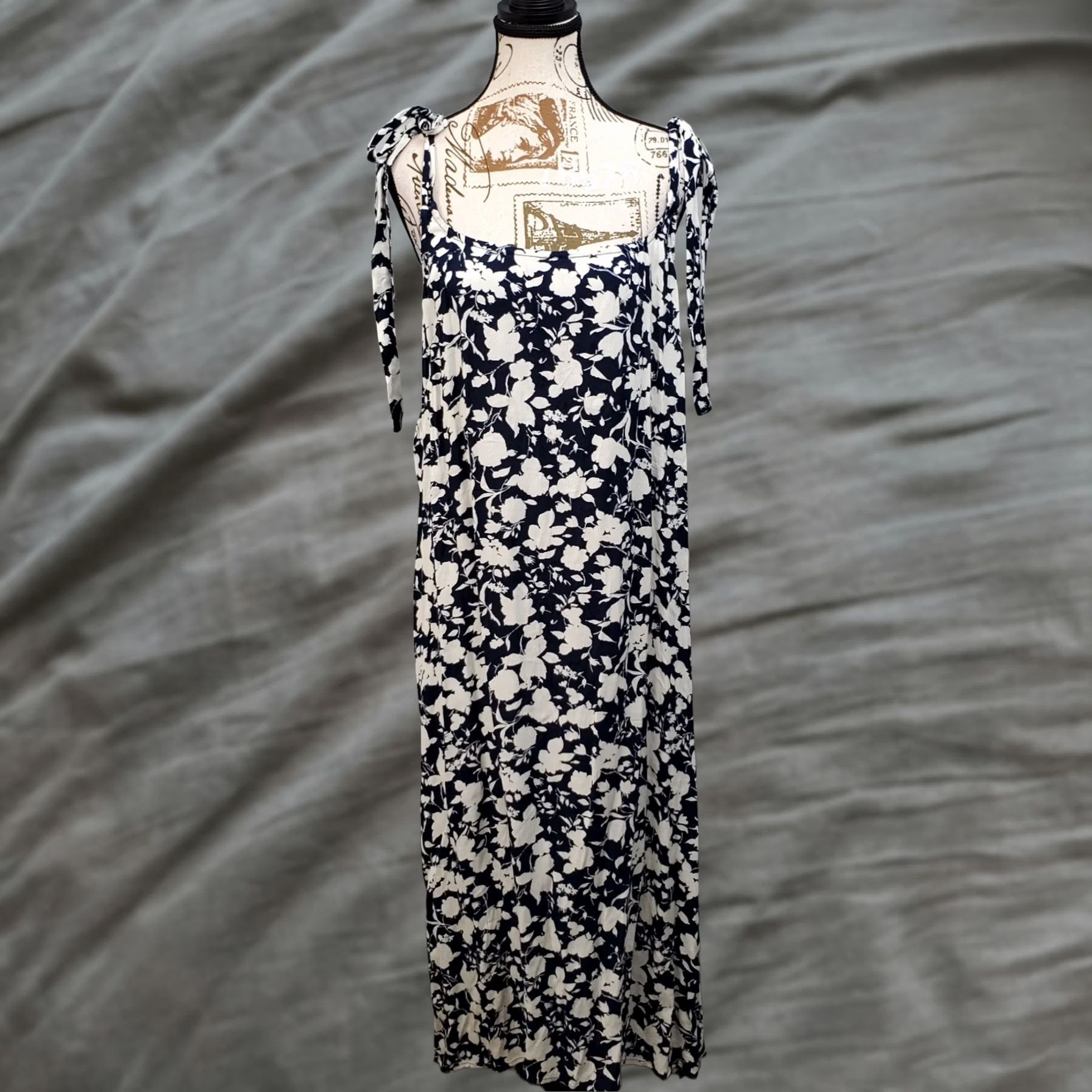Vintage Free Assembly Maxi Dress Womens Size XL Navy White Floral Tie Straps Backless Sleeveless 50" Length Size XL / US 12-14 / IT 48-50 - 1 Thumbnail