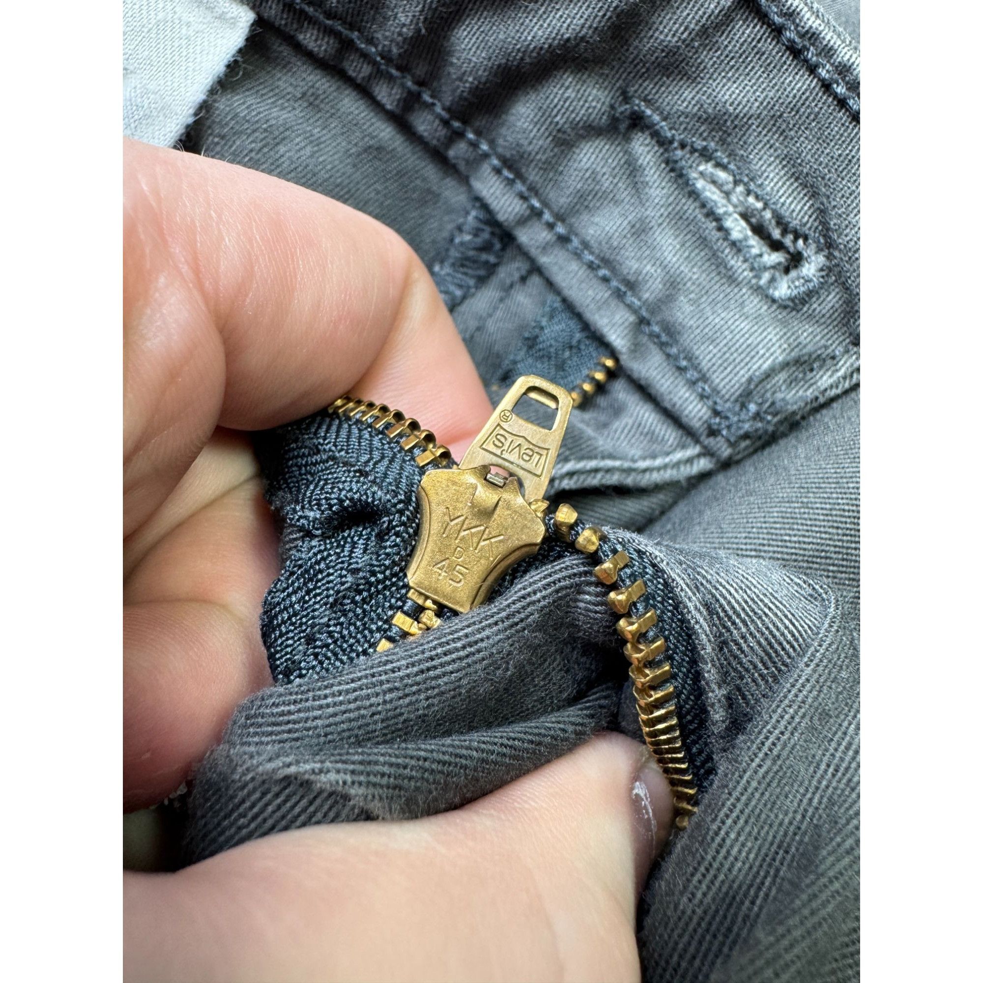 Levi's Levi’s Gray Cargo Pants (Y1161) Size US 36 / EU 52 - 7 Thumbnail