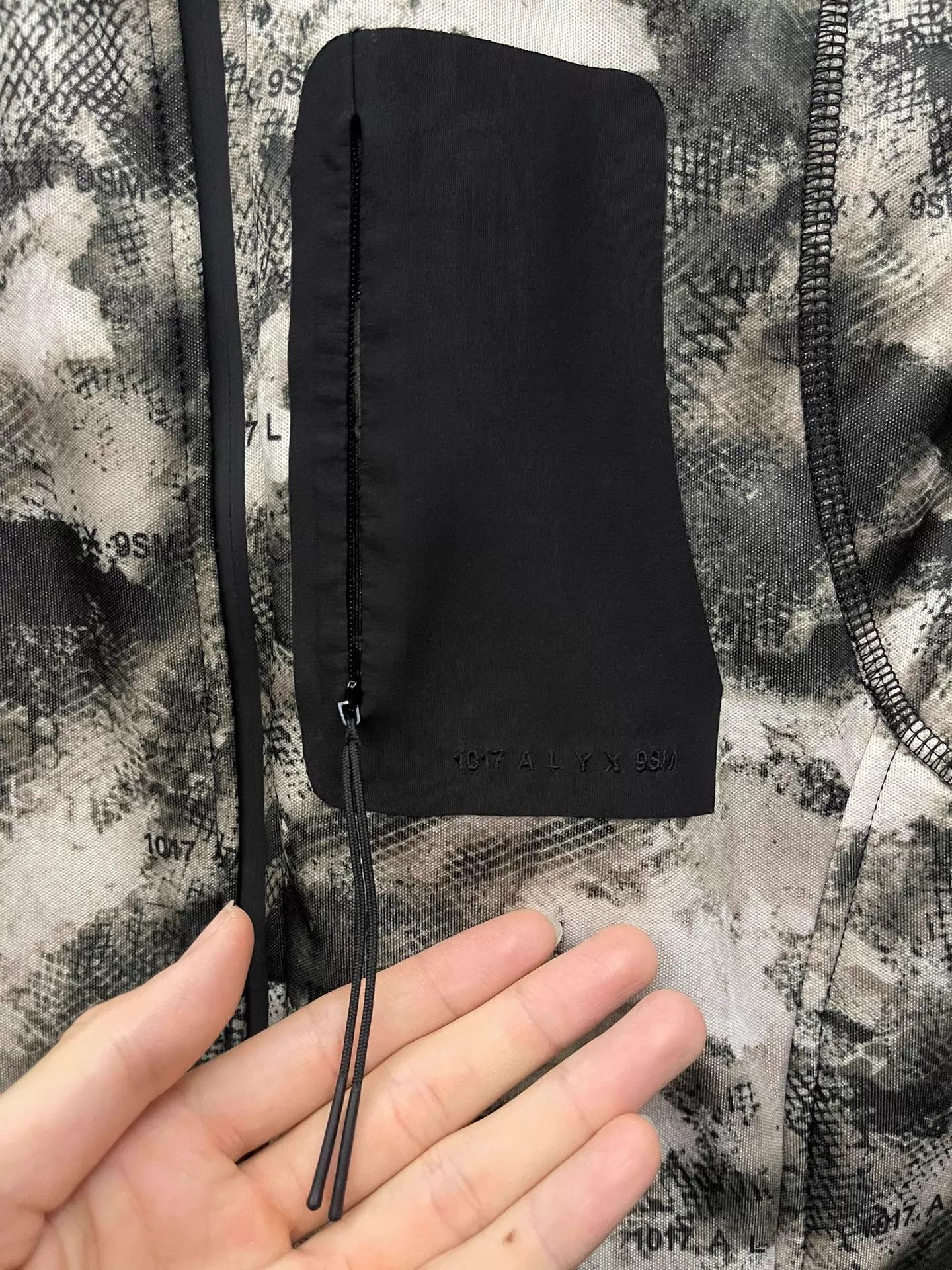 1017 ALYX 9SM 1017 ALYX 9SM ss19 snake print tactical vest M Size US M / EU 48-50 / 2 - 3 Thumbnail