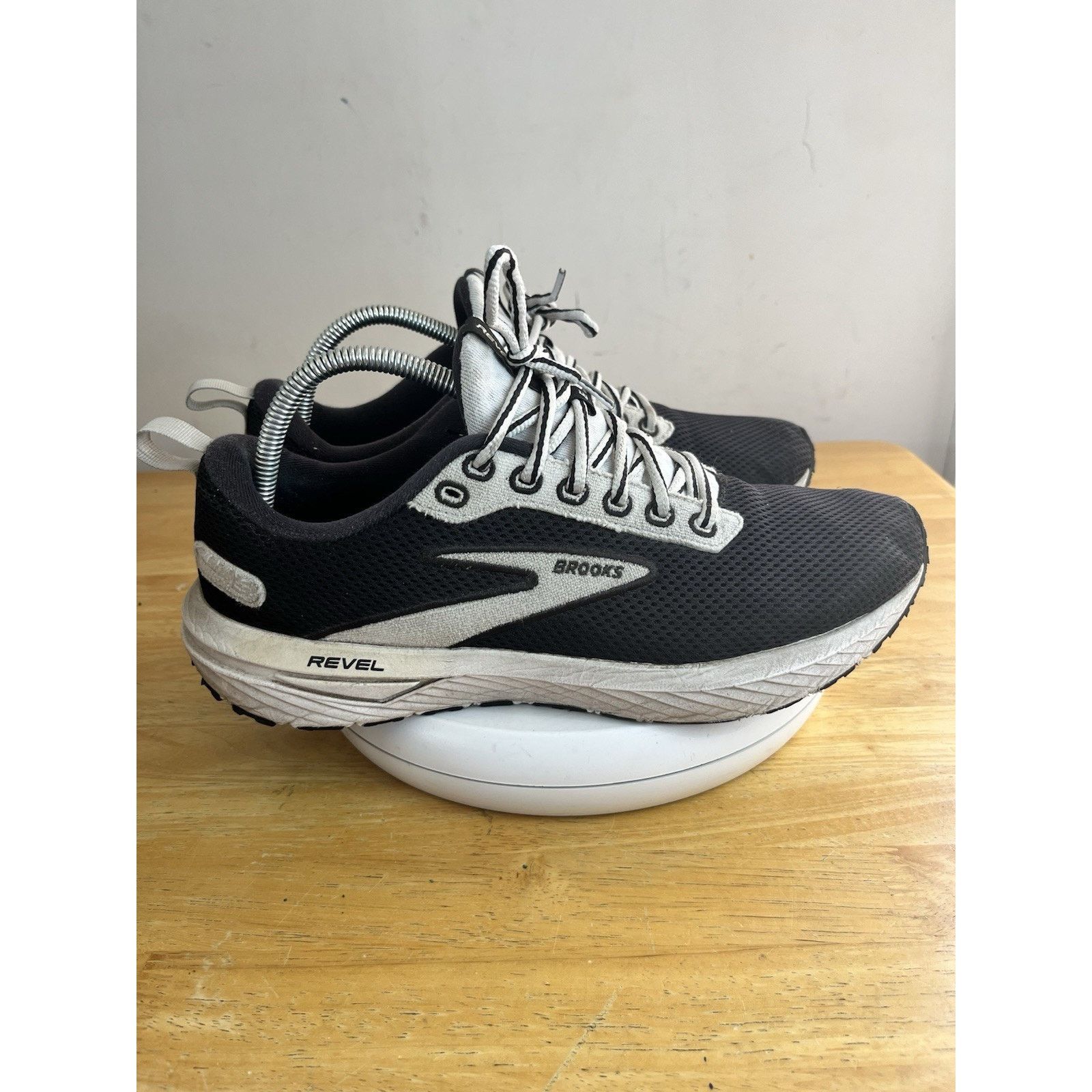 Brooks Revel 6 Men's Size 10 Running Shoes Black White