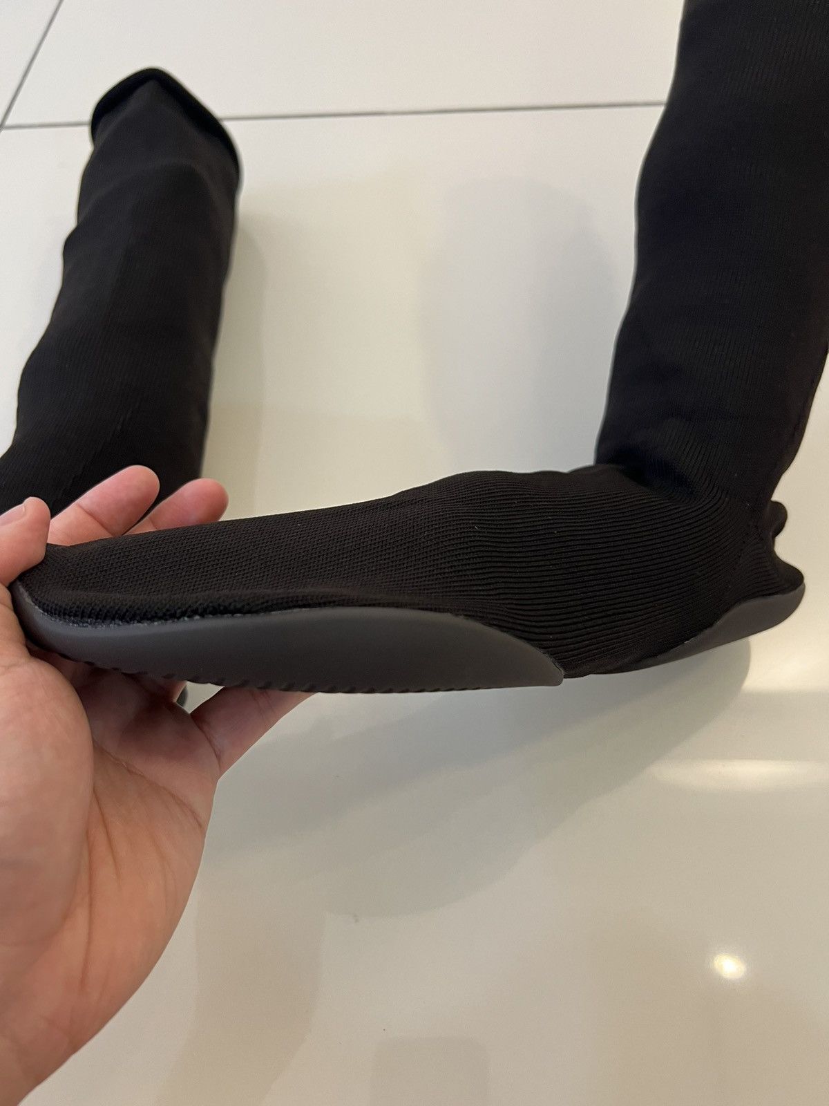 Yeezy Yeezy Pods Black Size US 12 / EU 45 - 8 Thumbnail