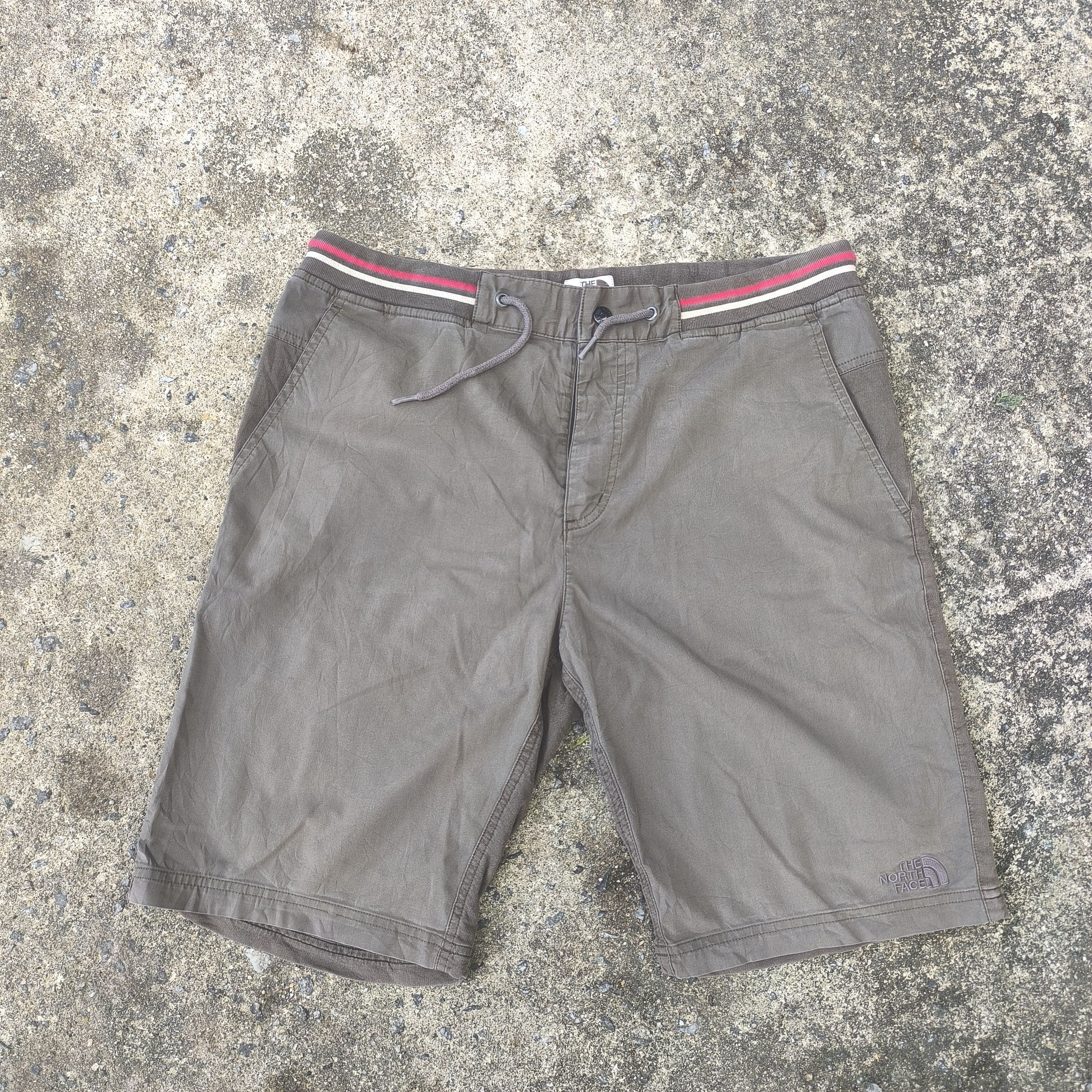 The North Face THE NORTH FACE SHORTS COTTON Size US 36 / EU 52 - 1 Thumbnail