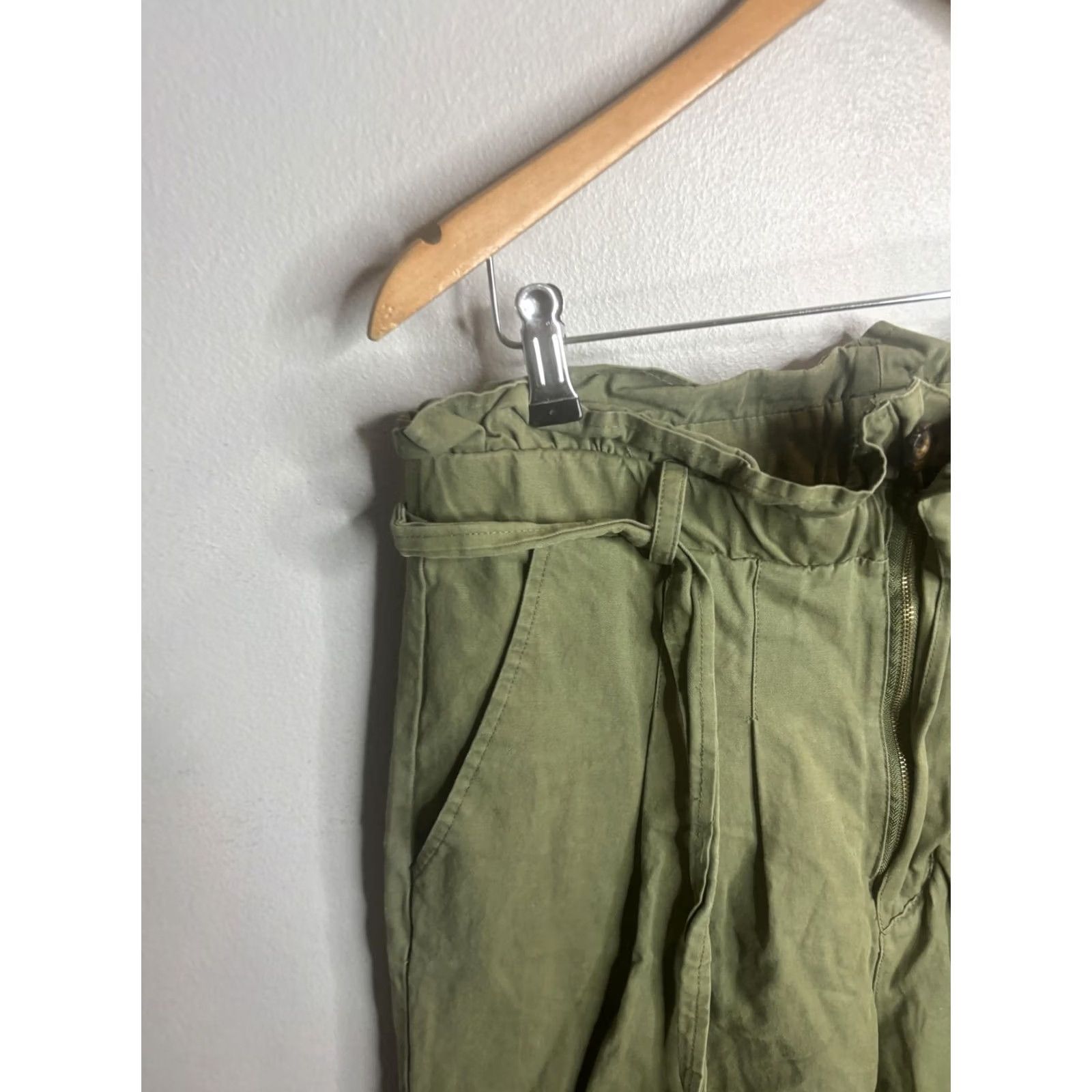 7 For All Mankind 7 For All Mankind Womens Medium Green Paperbag High Rise Belted Cropped Pants Size 32" / US 10 / IT 46 - 2 Thumbnail