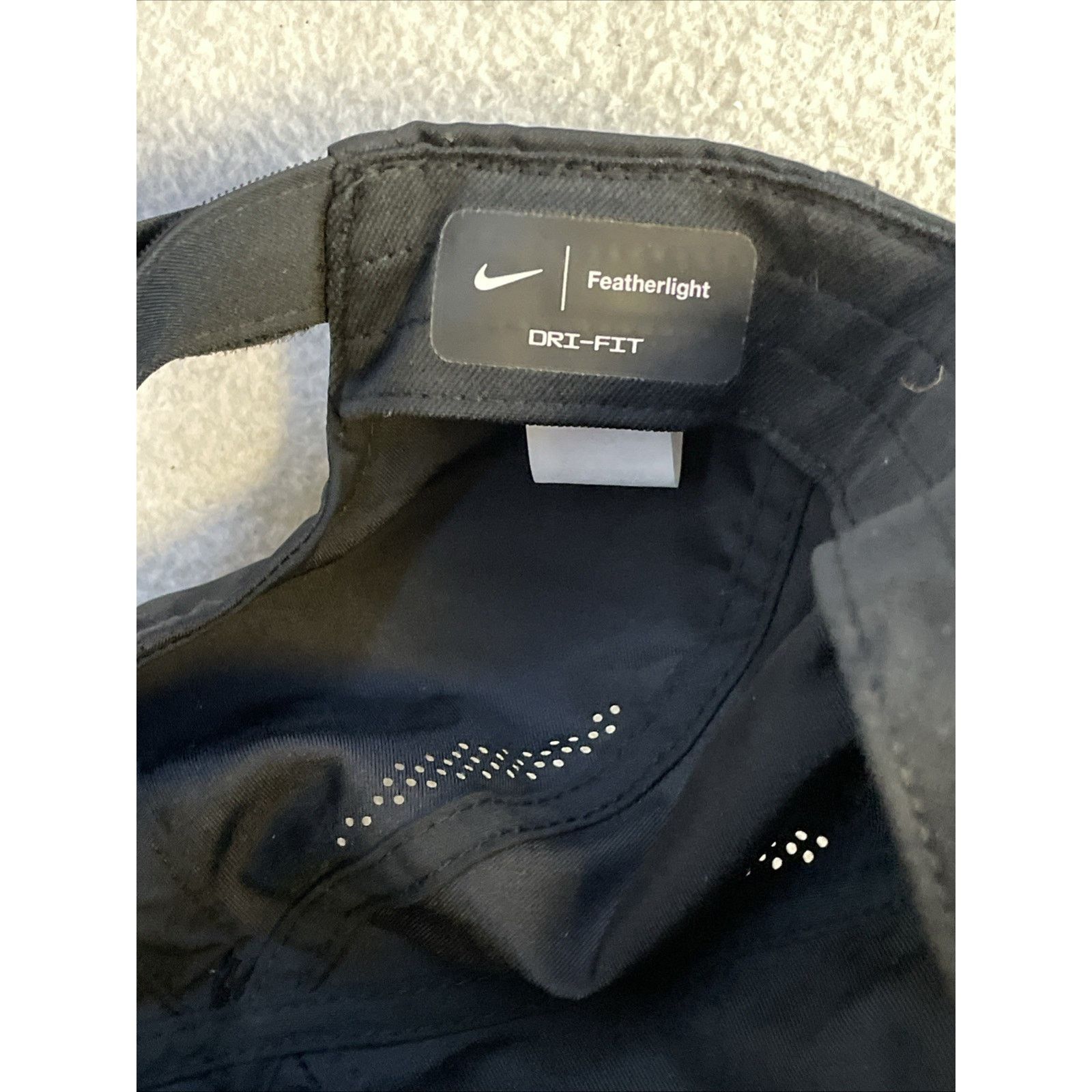 Nike NEW Nike Adult Reflective Featherlight Run/Tennis/Golf Hat Size ONE SIZE - 14 Thumbnail