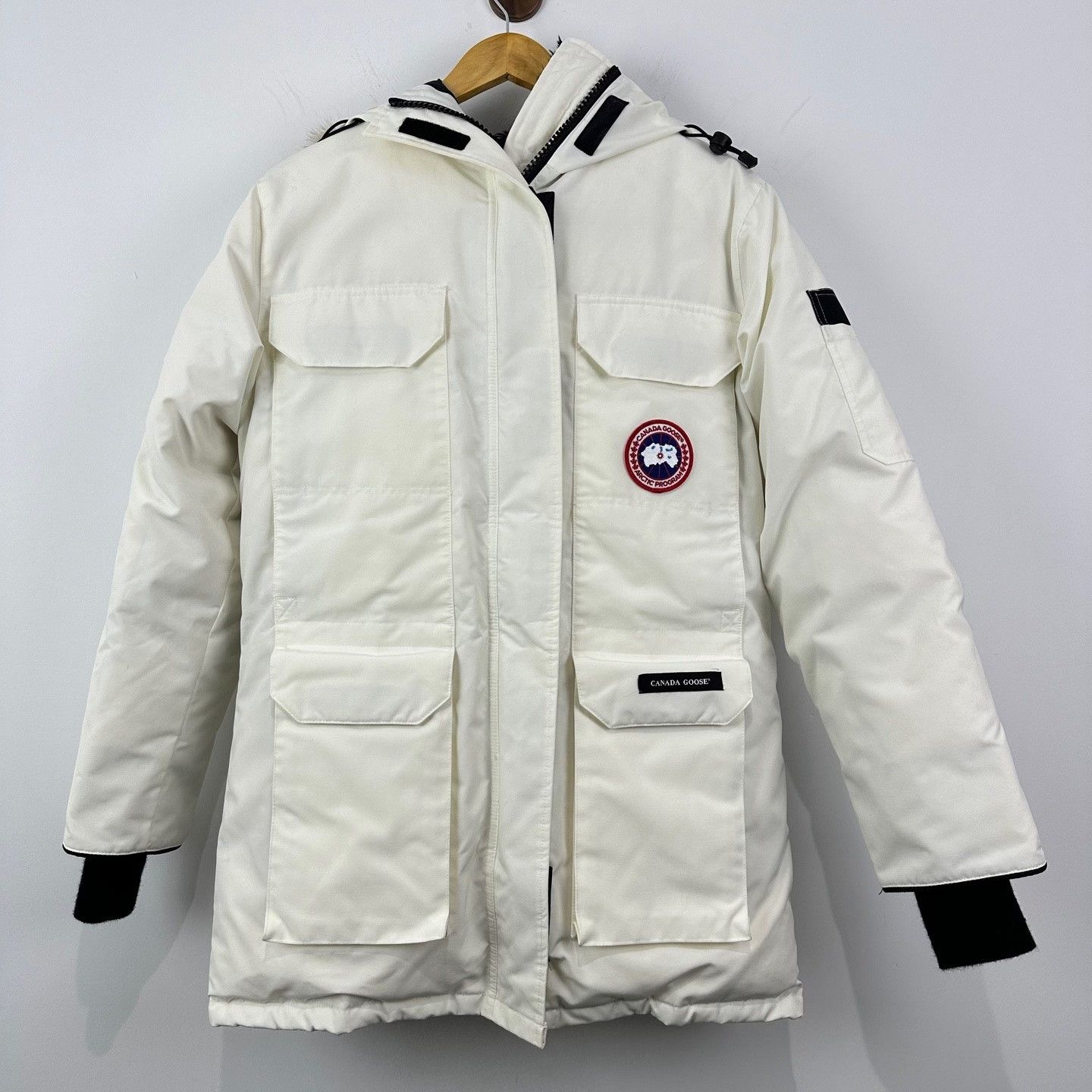Canada Goose Canada Goose Expedition Hooded Down Jacket S Size US S / EU 44-46 / 1 - 1 Thumbnail