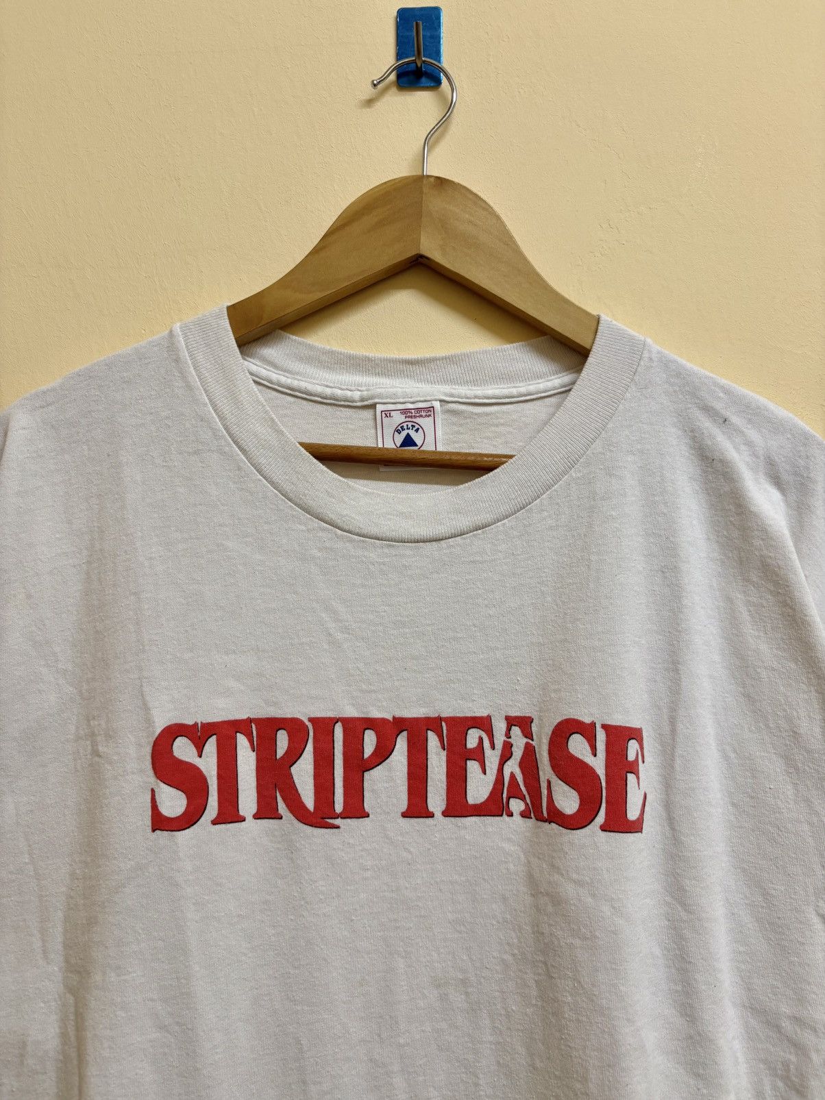 Vintage Vintage 90s Striptease Movie T-Shirt Size US XL / EU 56 / 4 - 2 Thumbnail