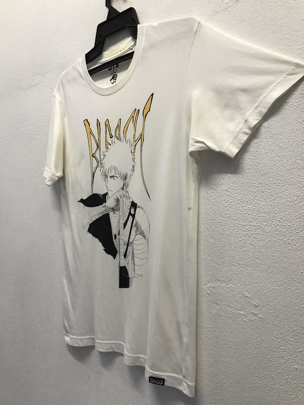 Anime × Uniqlo Vintage Uniqlo Bleach Kurosaki Ichigo Shirt Size US S / EU 44-46 / 1 - 5 Thumbnail