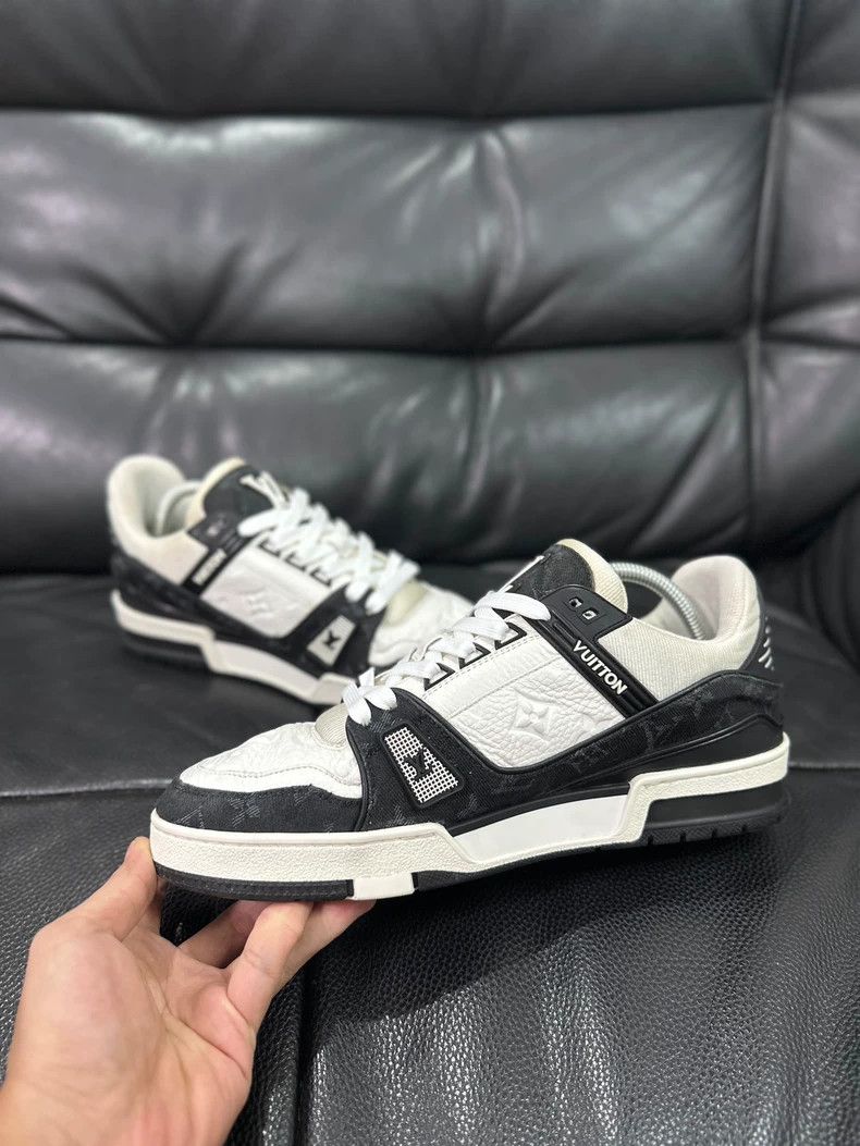 Louis Vuitton Louis Vuitton Trainer Panda Embossed Print Low-Top Fashion Size US 9.5 / EU 42-43 - 5 Thumbnail