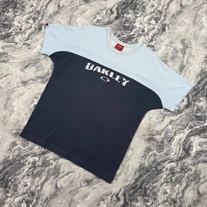 Oakley Vintage Oakley Big Logo T-Shirt 00s Gorpcore Size US L / EU 52-54 / 3 - 1 Thumbnail