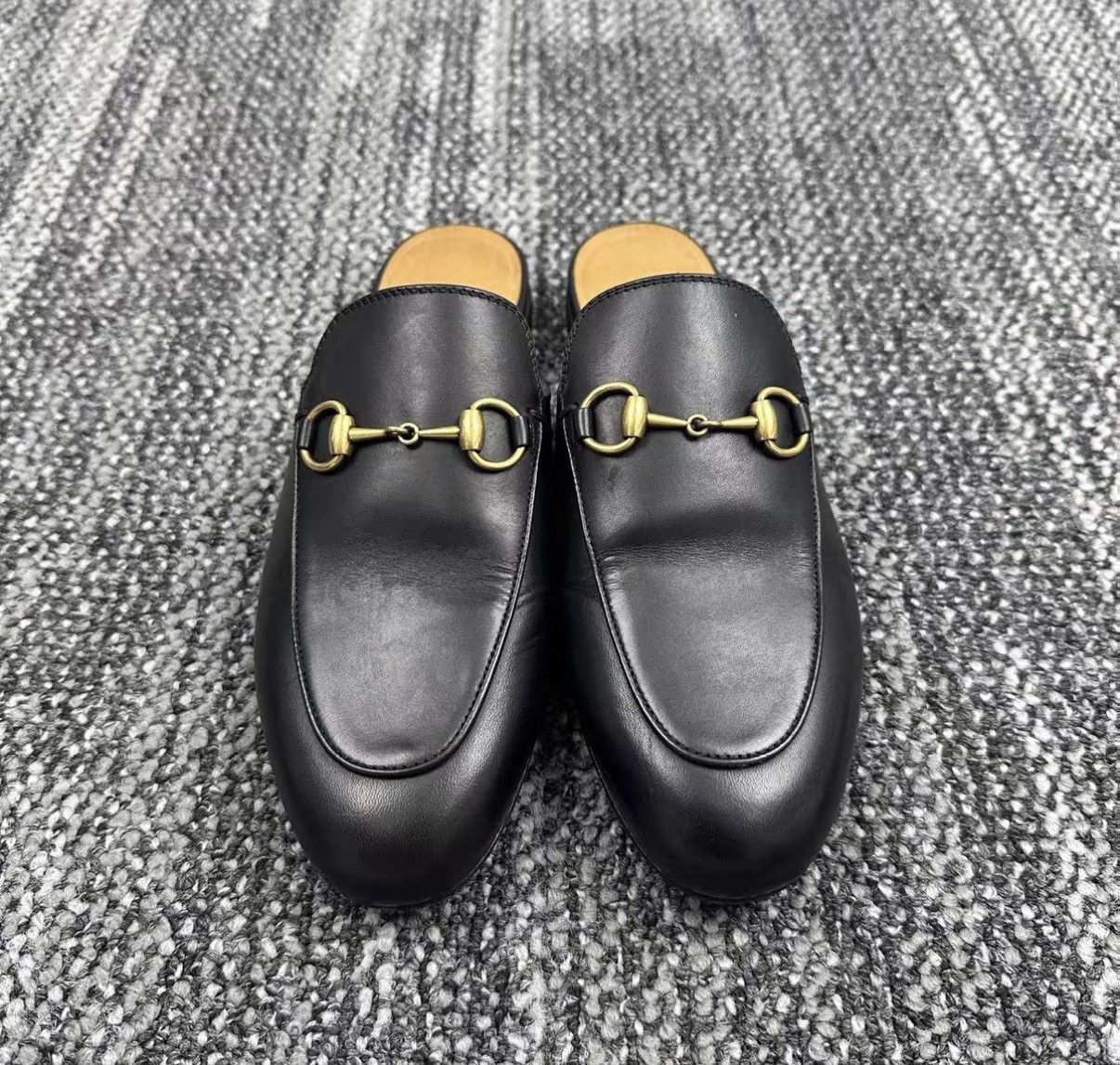 Gucci Gucci Logo Mule Slippers J42 Size US 5 / IT 35 - 2 Thumbnail