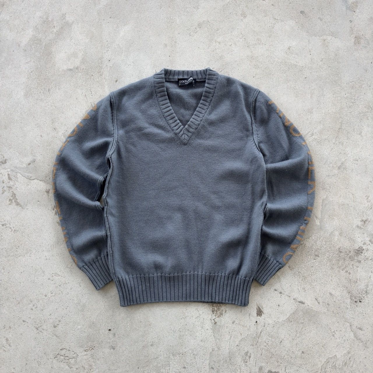 Dolce & Gabbana Dolce Gabbana Vintage Grey V-Neck Knit Sweater Sleeve Logo Size US S / EU 44-46 / 1 - 1 Thumbnail