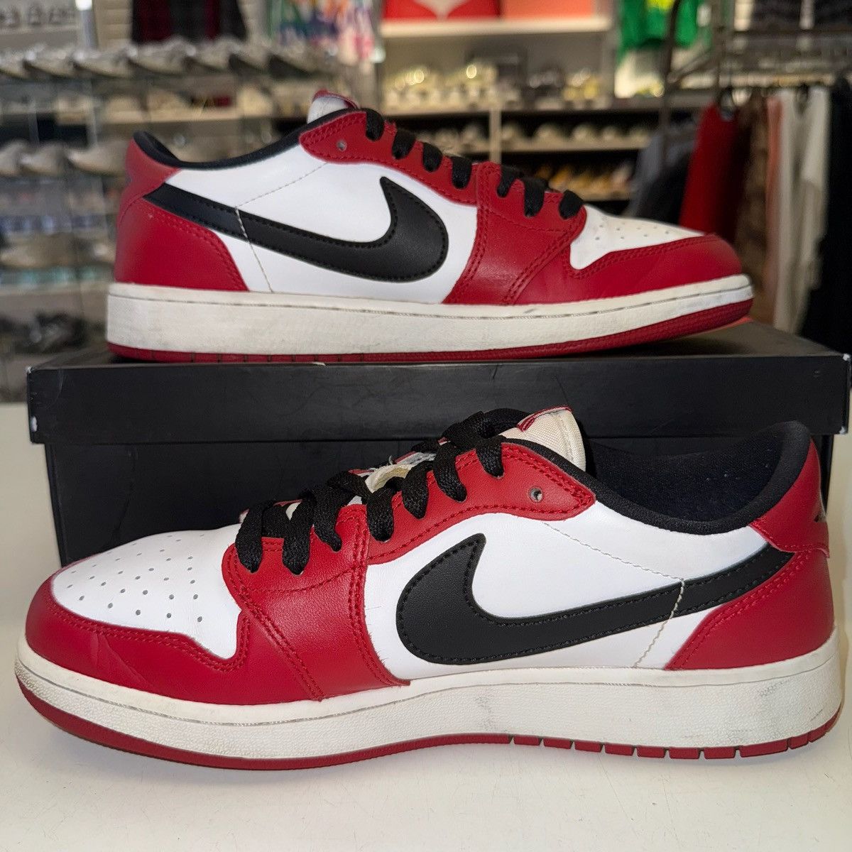 Jordan Brand Size 7Y (8.5W)-Nike Air Jordan 1 Chicago Low 2016 709999-600 Size US 8.5 / IT 38.5 - 2 Thumbnail