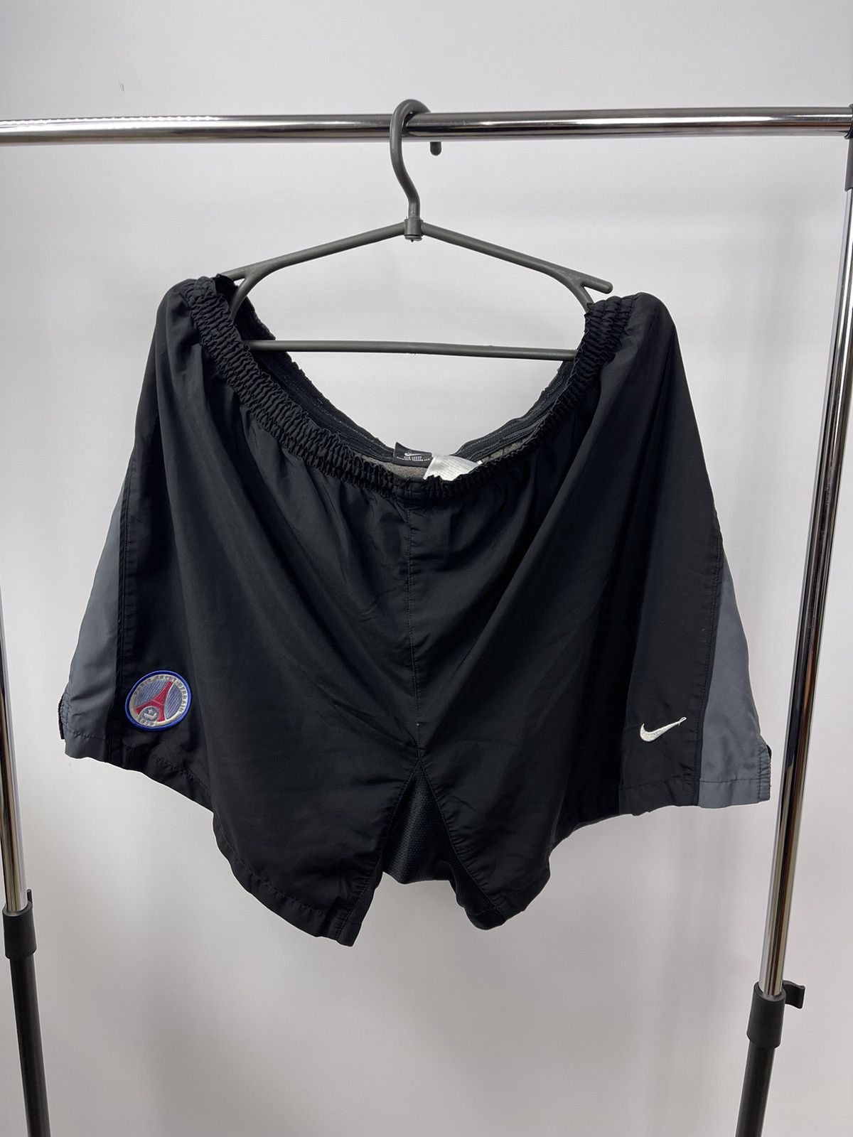 Nike × Vintage Nike Paris Saint - Germain Shorts Size XXL Black 2001-2002 Size US 36 / EU 52 - 1 Thumbnail