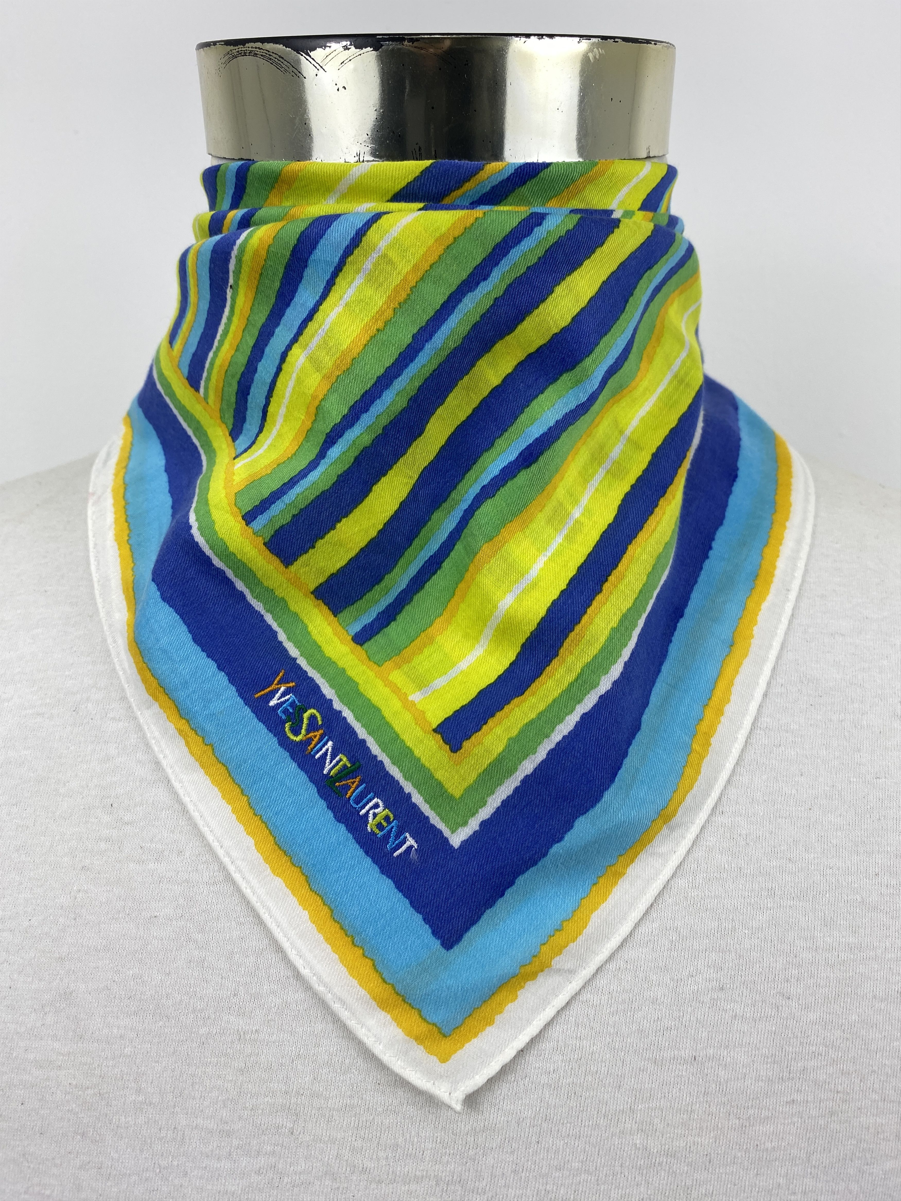 Vintage Yves Saint Laurent Handkerchief /Neckerchief HKC0744 Size ONE SIZE - 1 Thumbnail