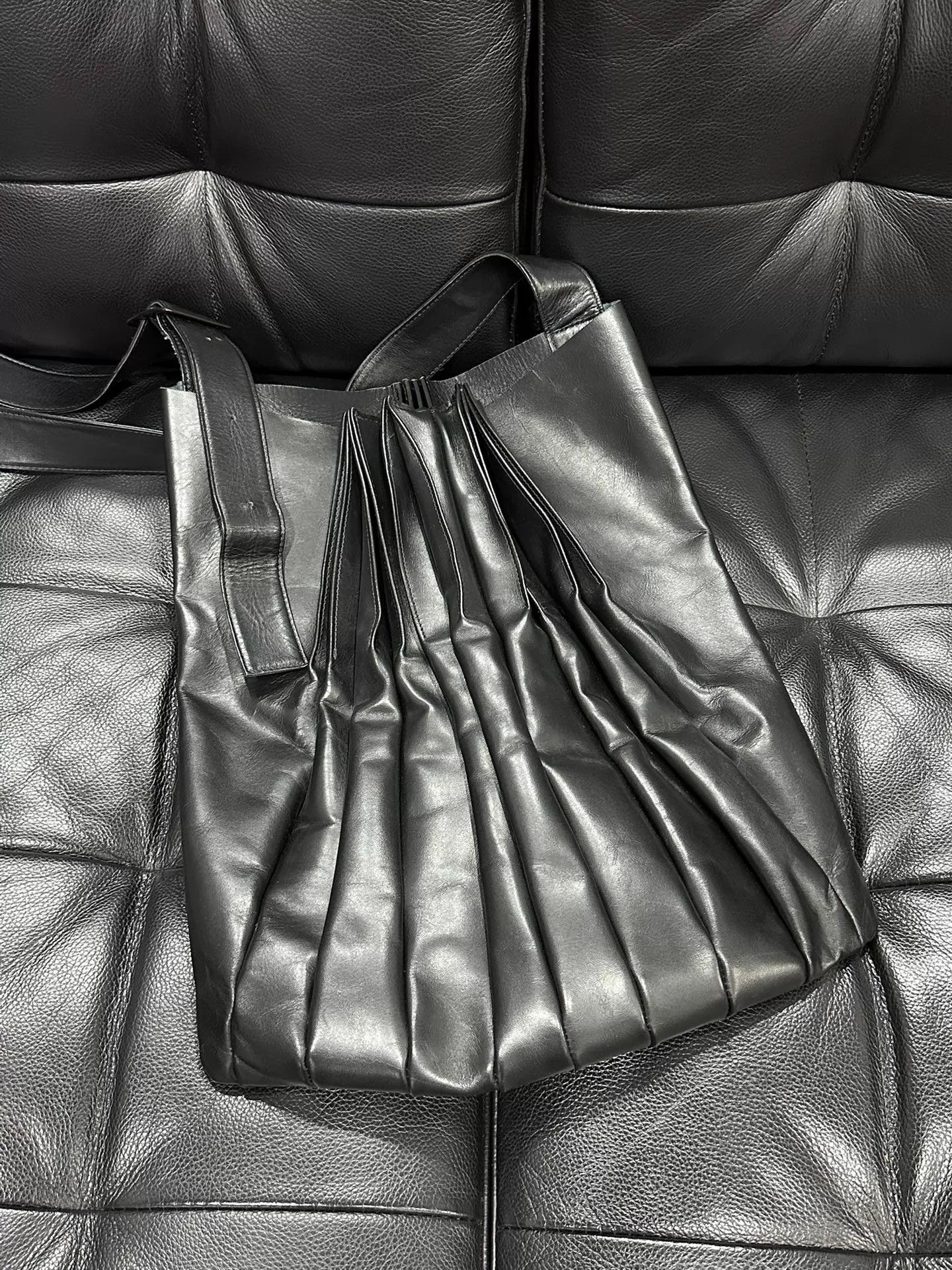 Yohji Yamamoto Yohji Yamamoto Noir Pleated Cowhide Bag 31x37 Size ONE SIZE - 1 Thumbnail