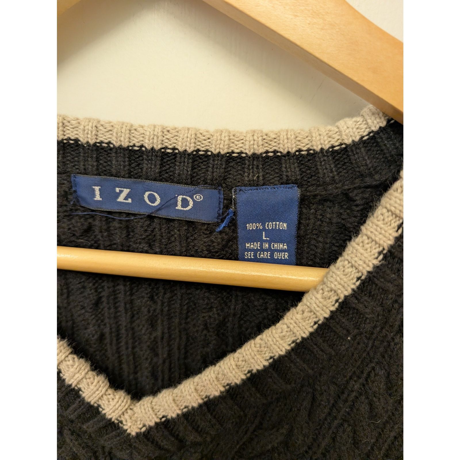 Izod Vintage Izod Sweater Vest Cable Knit Black Men's Large 90s Size US L / EU 52-54 / 3 - 3 Thumbnail