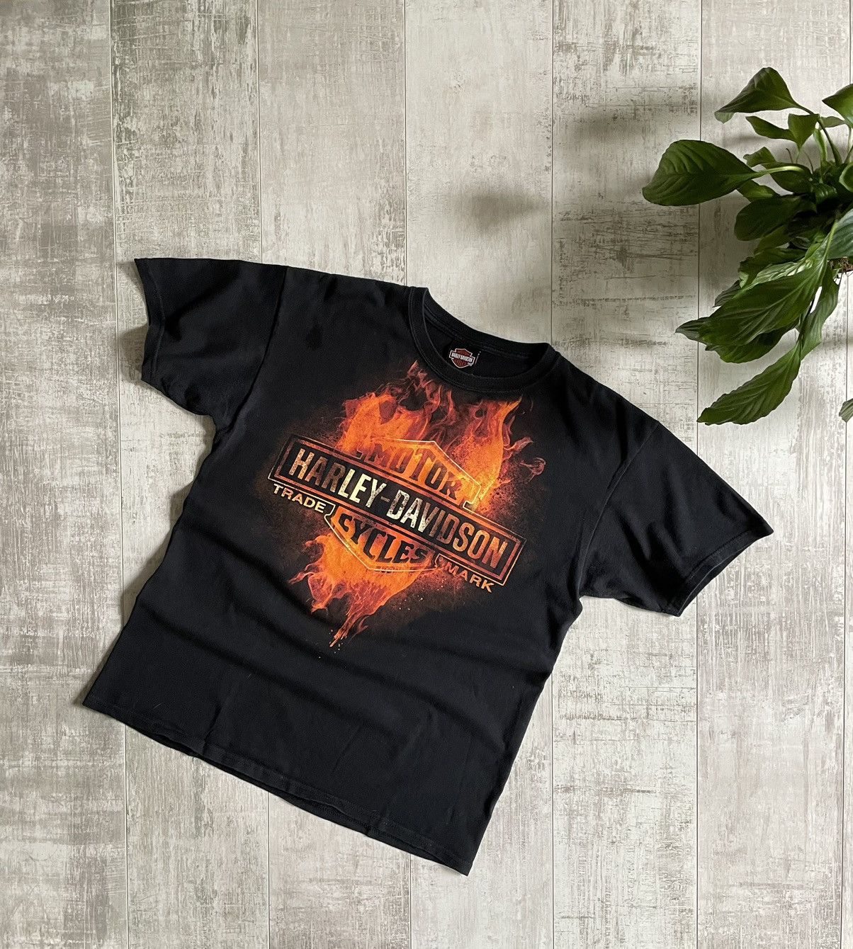 Harley Davidson × Vintage Vintage Harley Davidson Fire Logo T-Shirt England Motorcycle Size US L / EU 52-54 / 3 - 1 Thumbnail