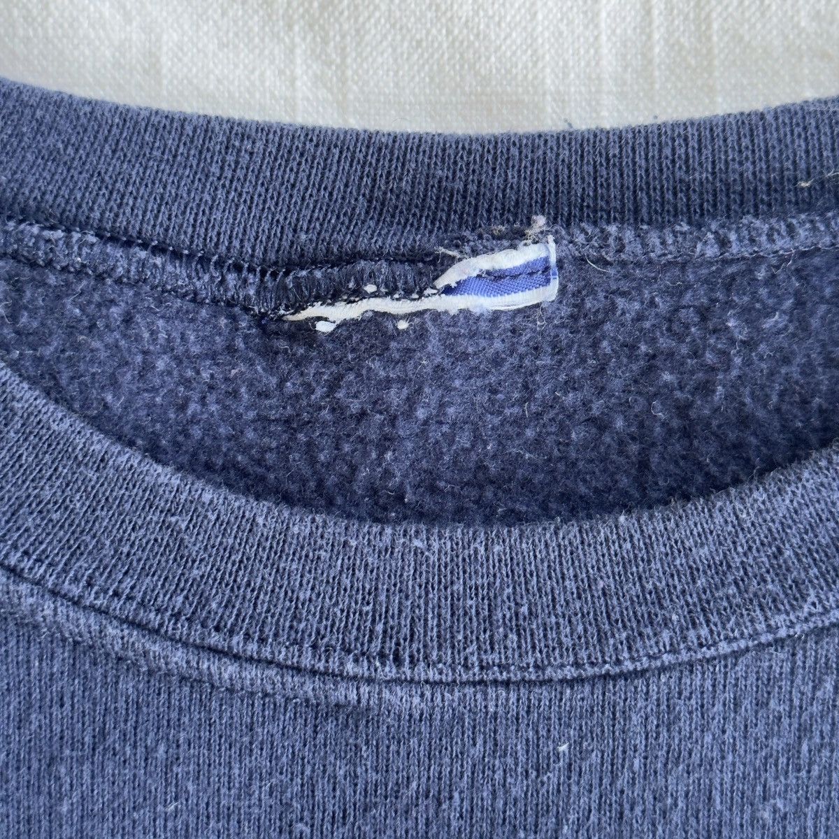 Champion VINTAGE Y2k CHAMPION felt logo crewneck - navy Size US L / EU 52-54 / 3 - 3 Thumbnail