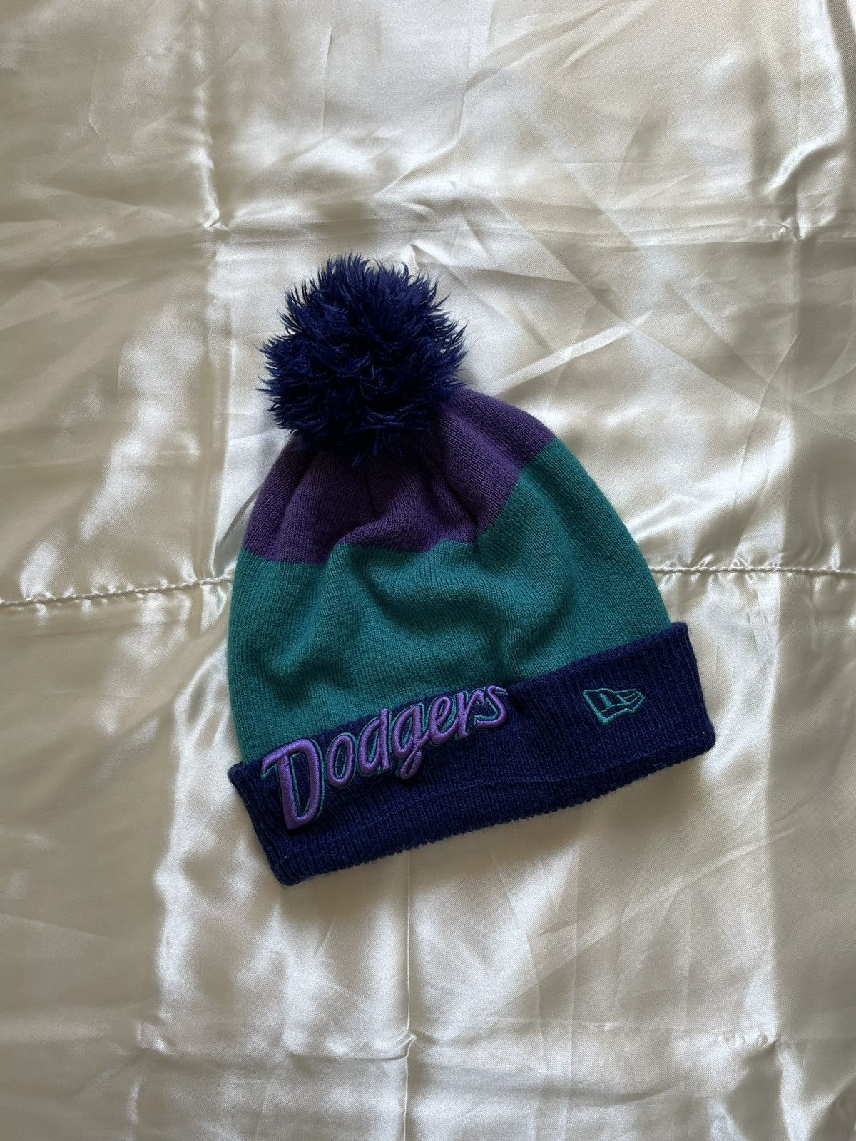 MLB × New Era New Era Adults Los Angeles Dodgers winter Knitted Bobble Hat Size ONE SIZE - 1 Thumbnail